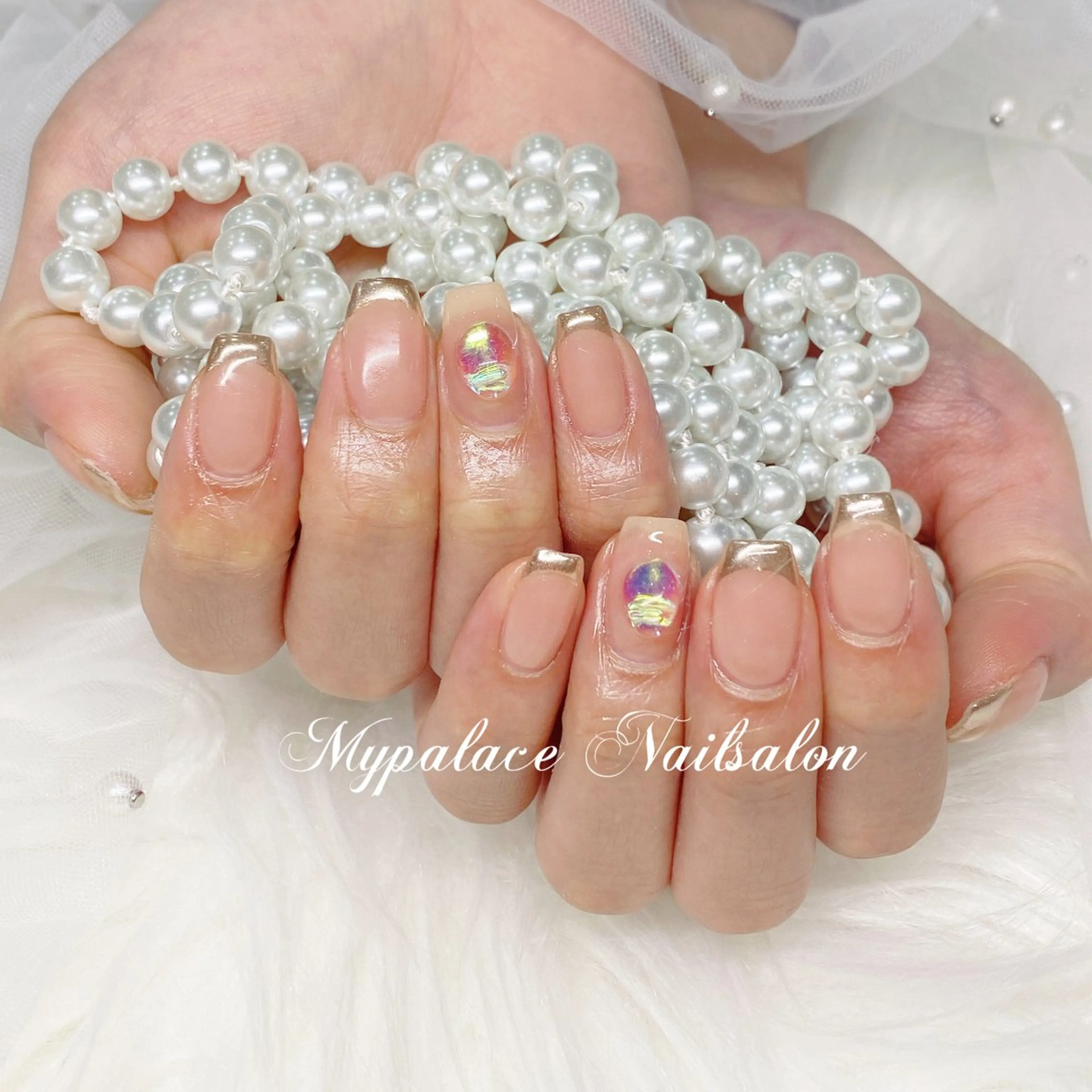 ネイル オーロラネイル フレンチネイル ゴールド ミラーネイル ストーンネイル ハンドネイル Yuis Nailスカルプ専門のネイルデザイン