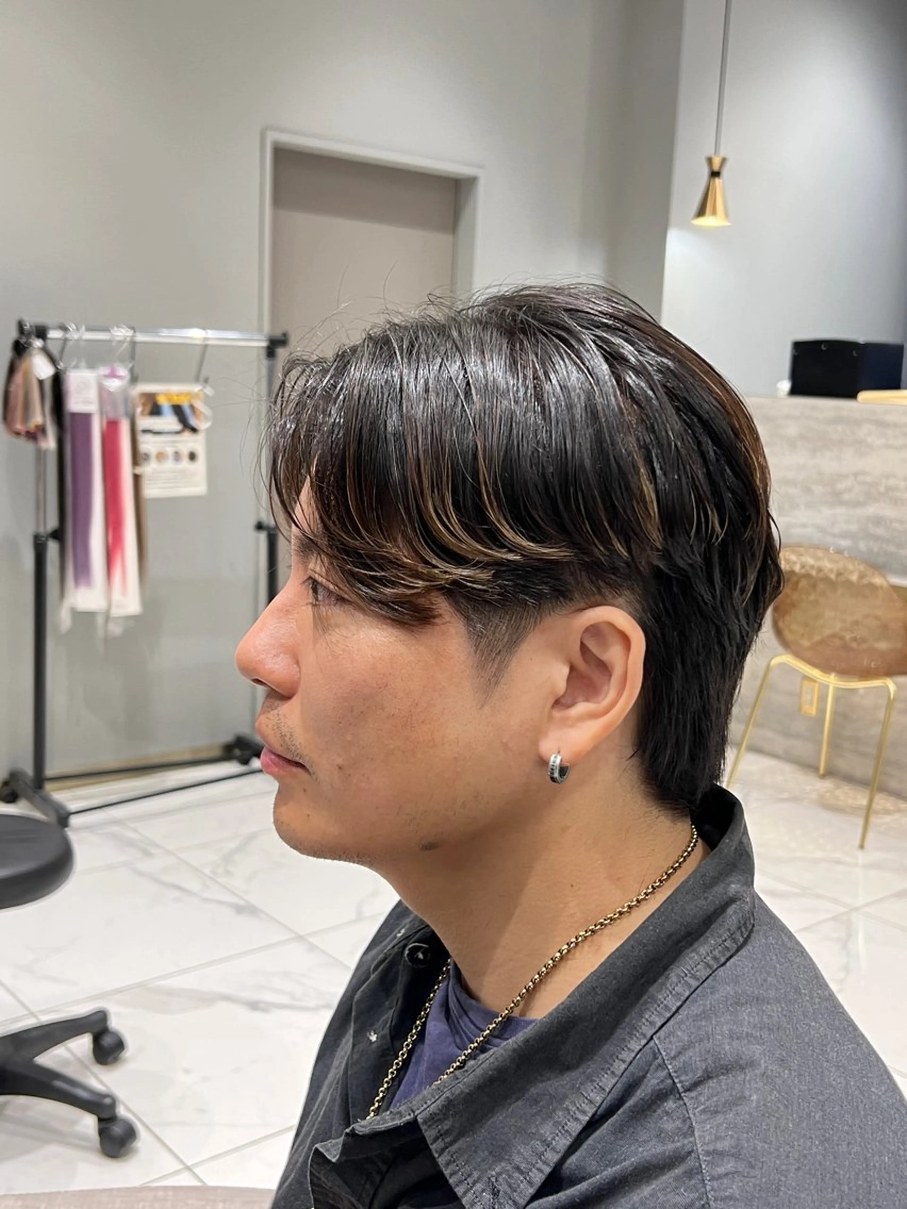 メンズ センターパート 志田 ほんのヘアスタイル