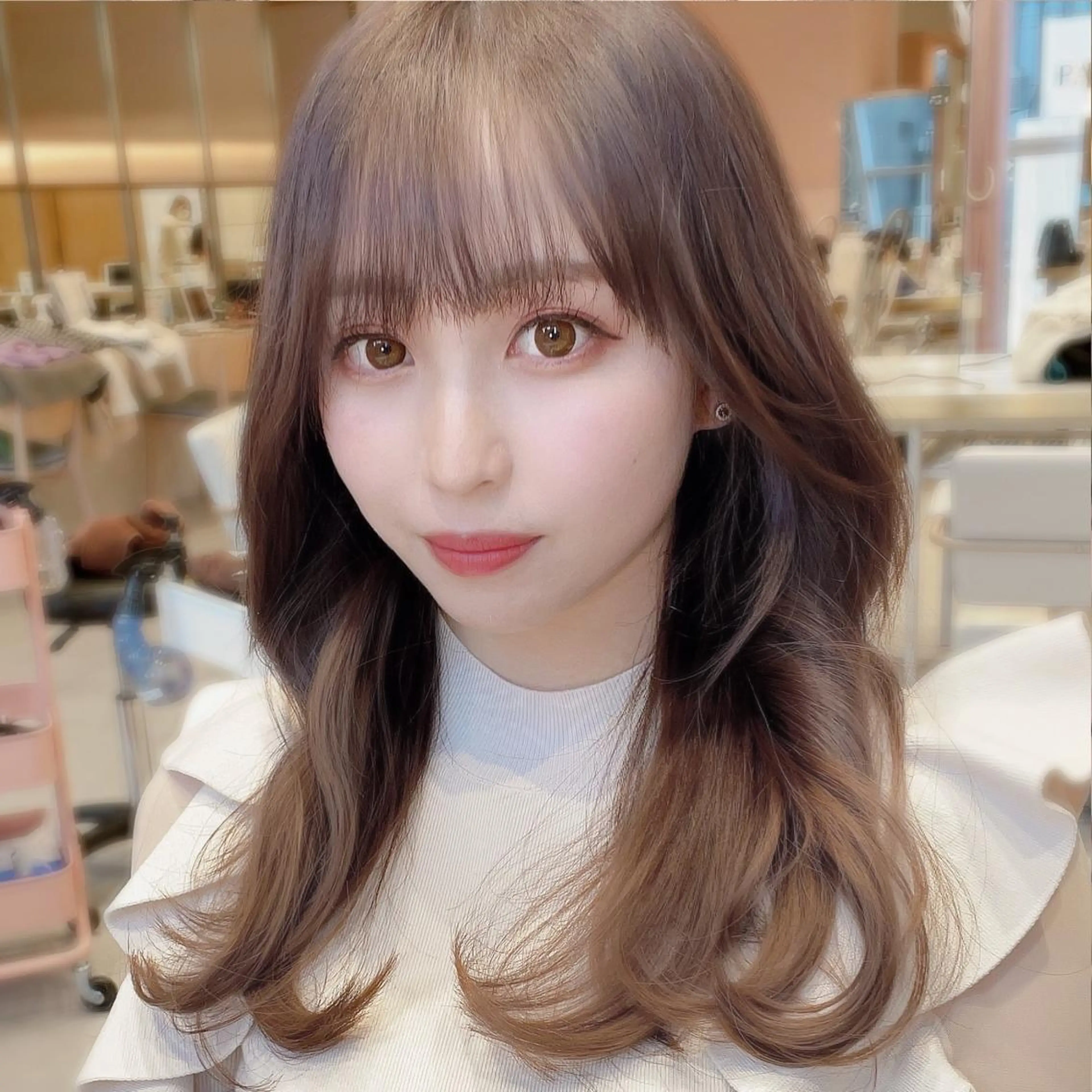 ミディアム カラー ヘアアレンジ アディクシーカラー ベージュカラー 透明感カラー イヤリングカラー グレージュ カット 顔周り特化/韓国ヘア /レイヤー/吉野幸大のヘアスタイル