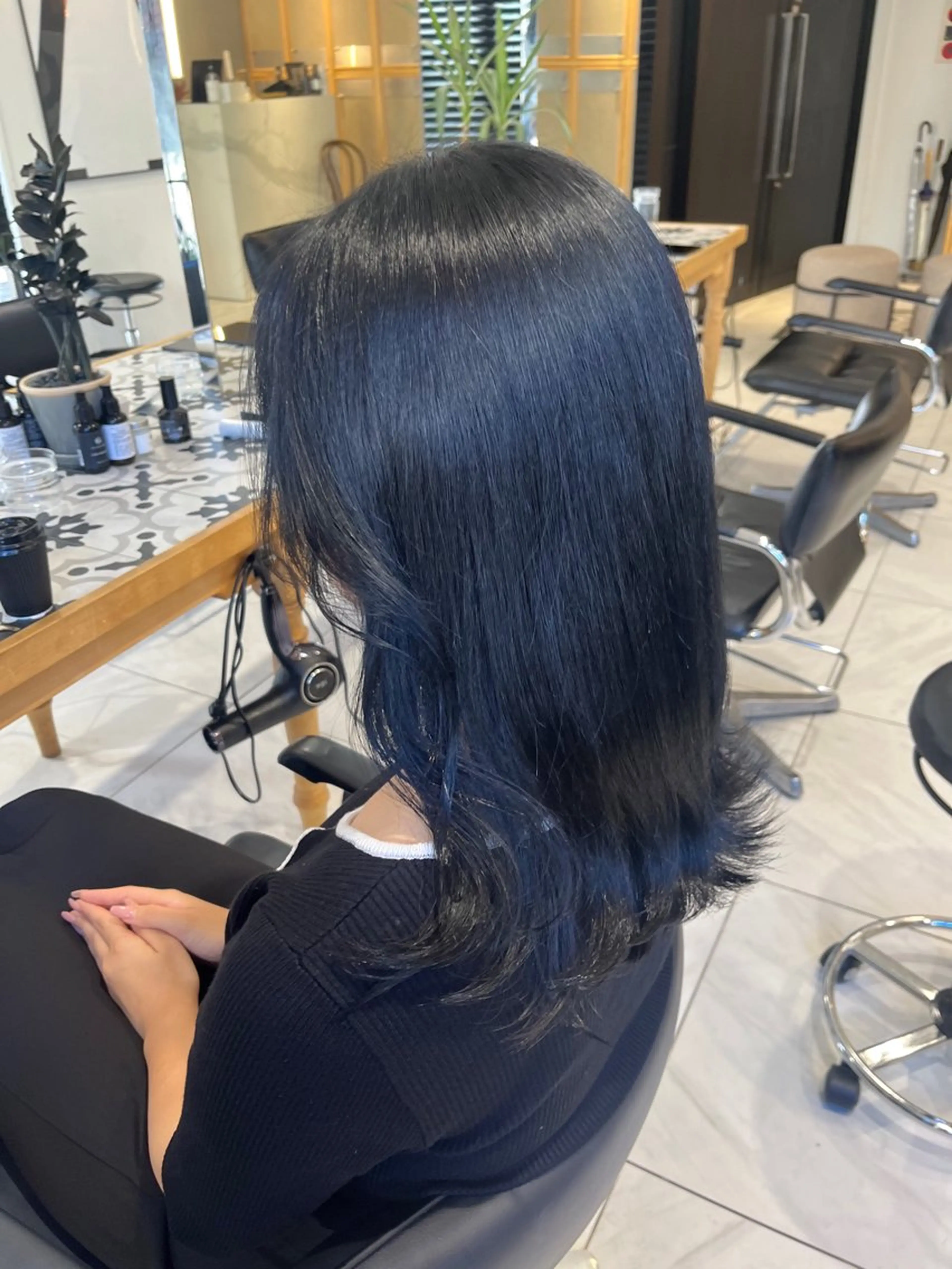 セミロング カラー 黒髪 ブルーカラー ブルーブラック ナミ🩶暗髪/暖色 ❤️/透明感/縮毛のヘアスタイル