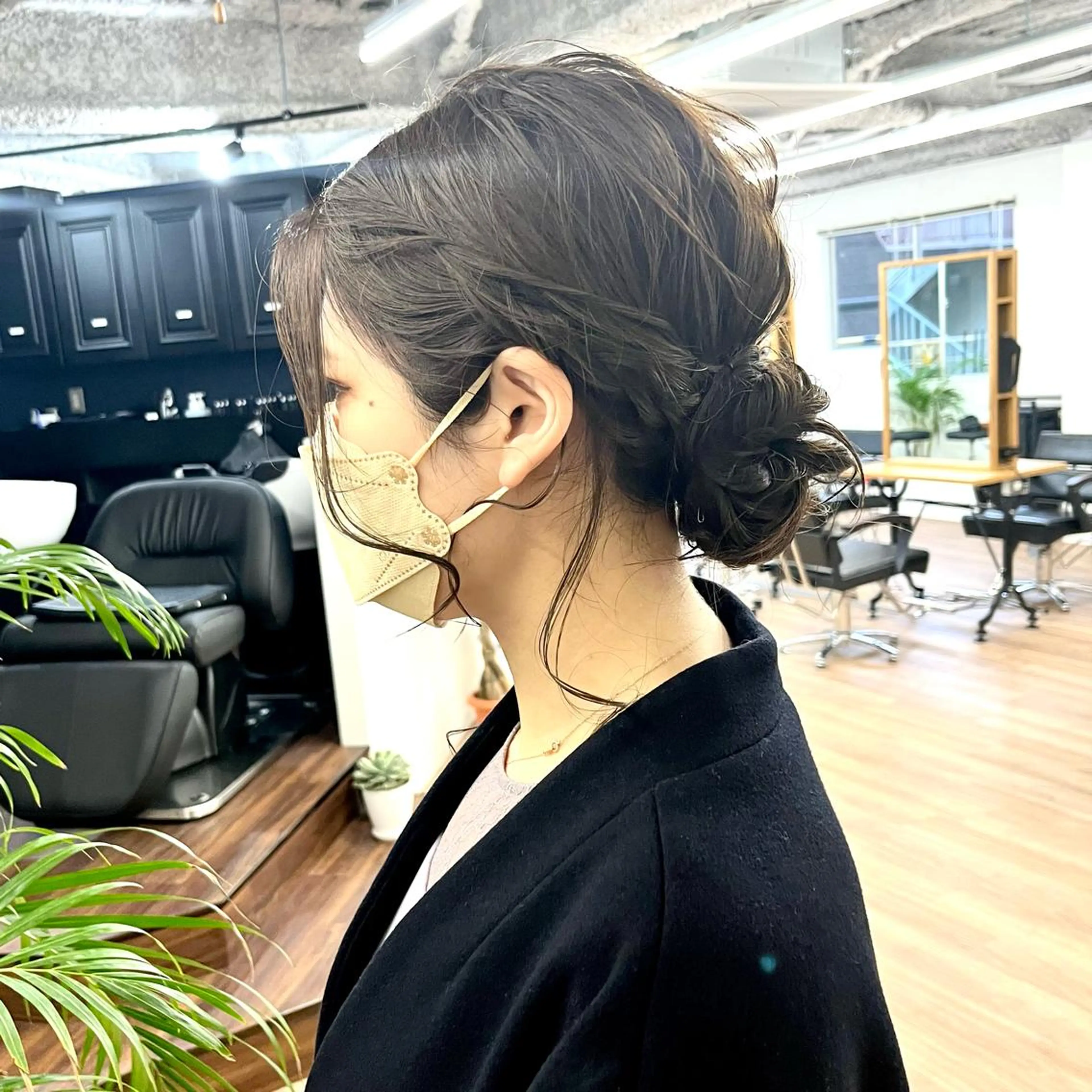セミロング ヘアアレンジ お団子ヘア 結婚式・ブライダル HIROKO / 透明感暖色カラー🎀のヘアスタイル