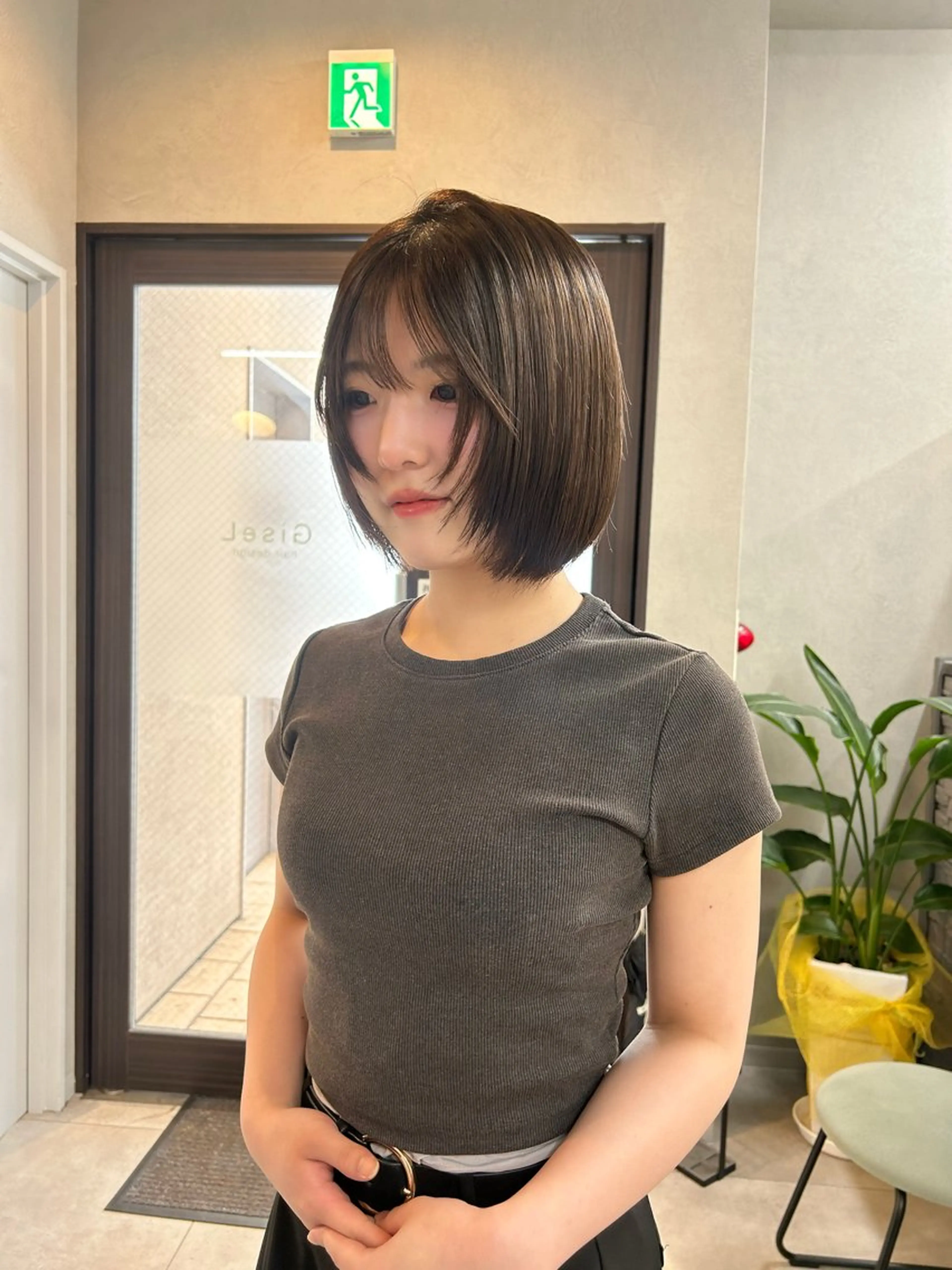 ショート ボブ カット moe🎀 透明感カラーのヘアスタイル