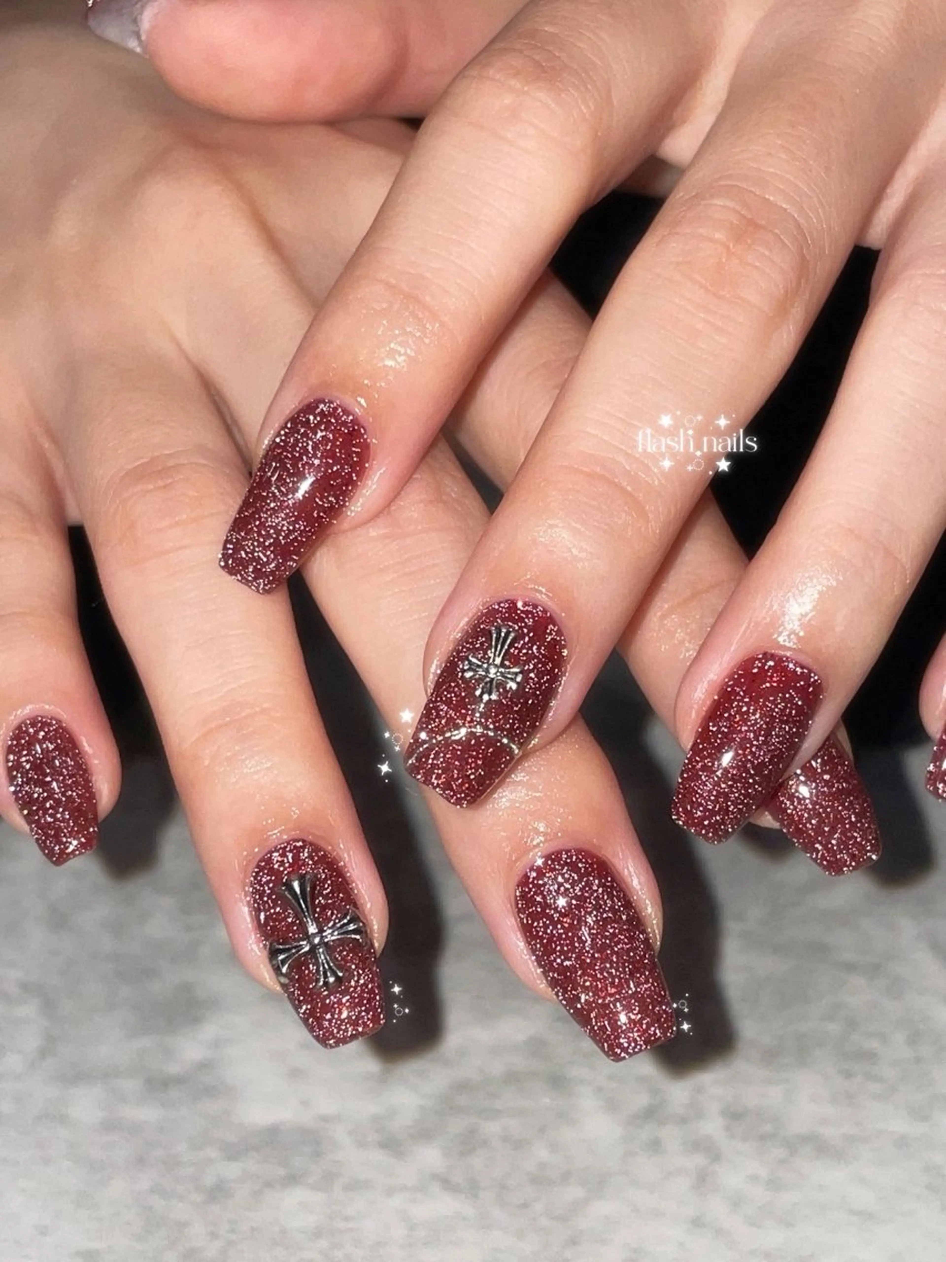 ネイル フラッシュネイル キラキラネイル 赤色 ハンドネイル 🌐mifumi🌐 Rommy 京橋のネイルデザイン