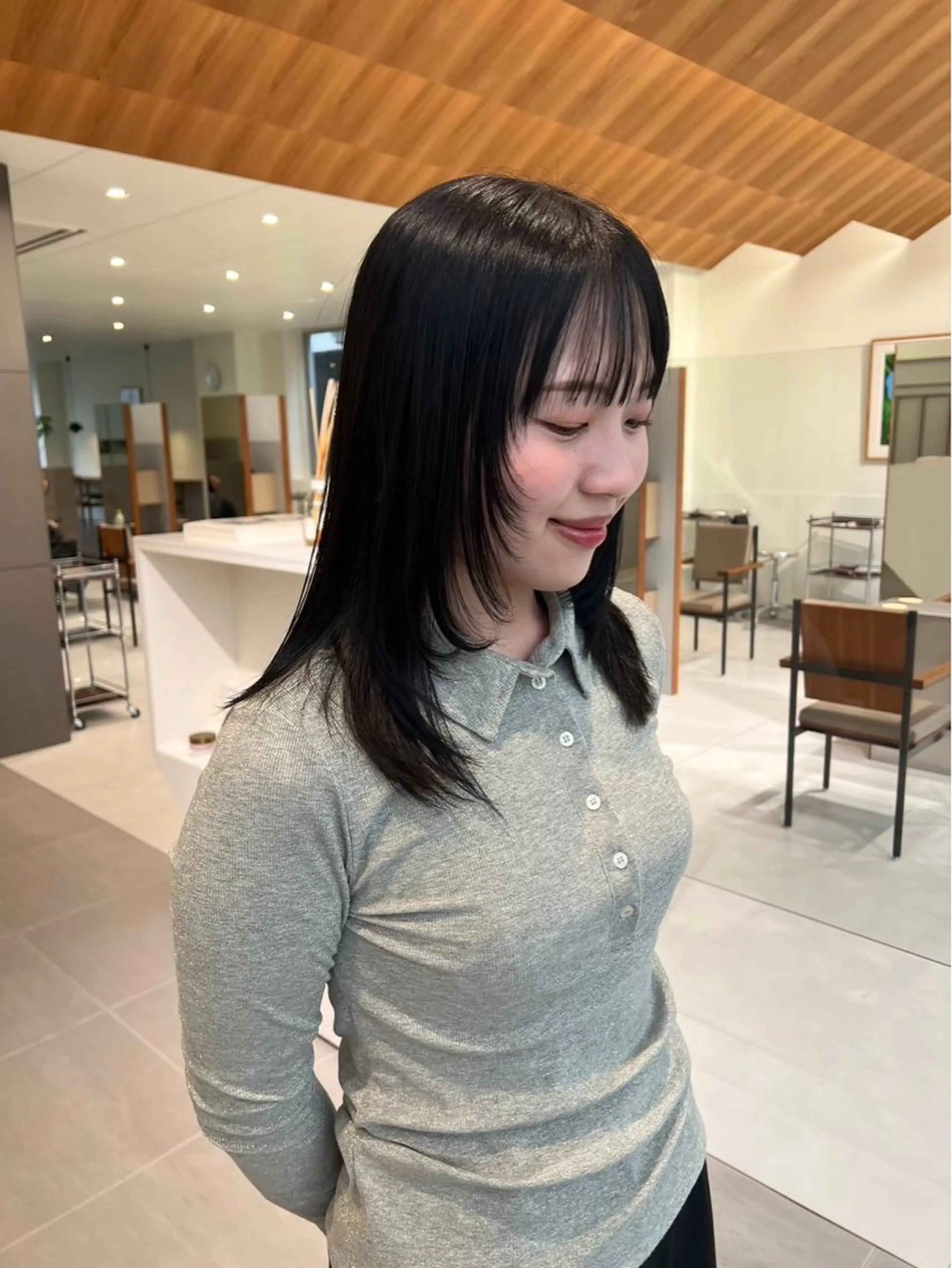 セミロング 顔周りカット レイヤーカット 小顔カット ハイトーン大好き 美容師🕊️aiのヘアスタイル