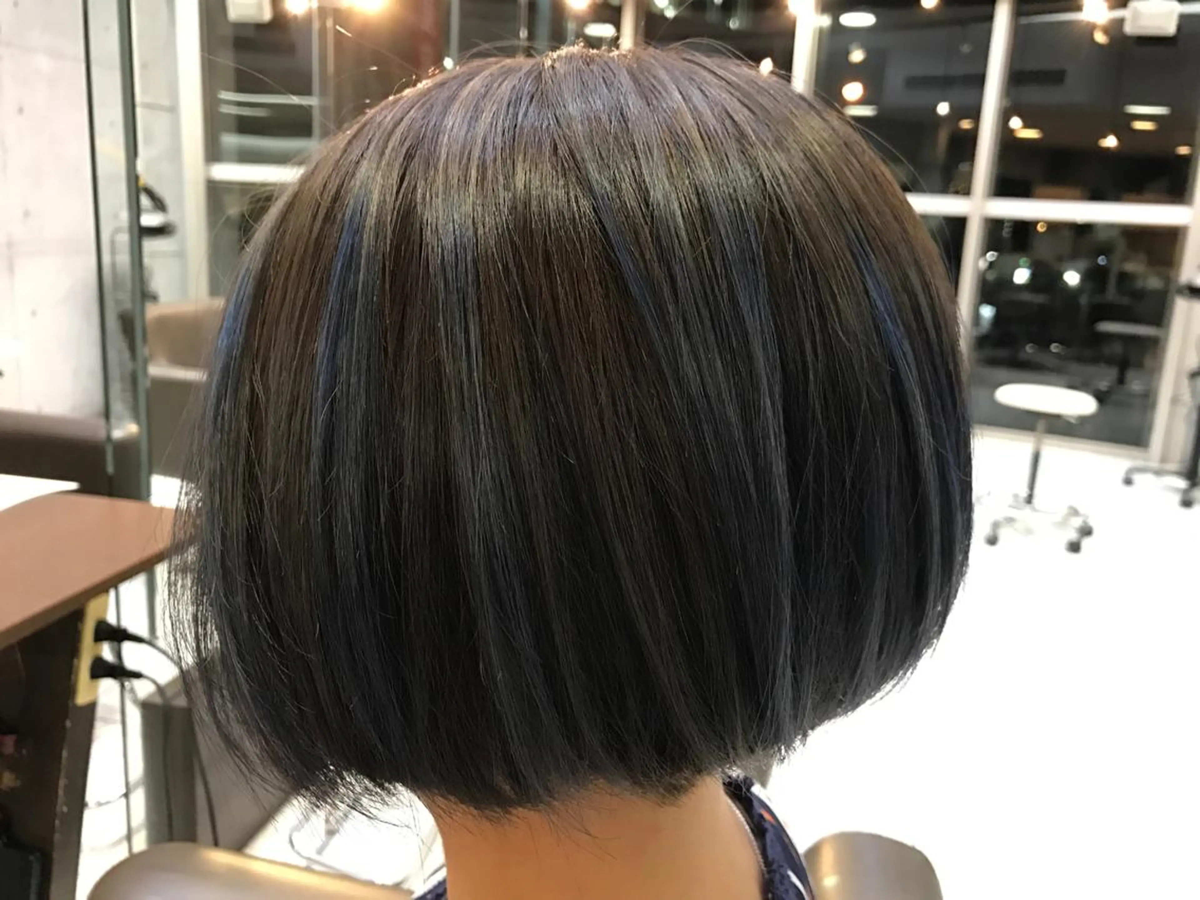 ショート カラー ブルーカラー ハイライトカラー メッシュ ハイライト 大栗 佑也  髪質改善のヘアスタイル