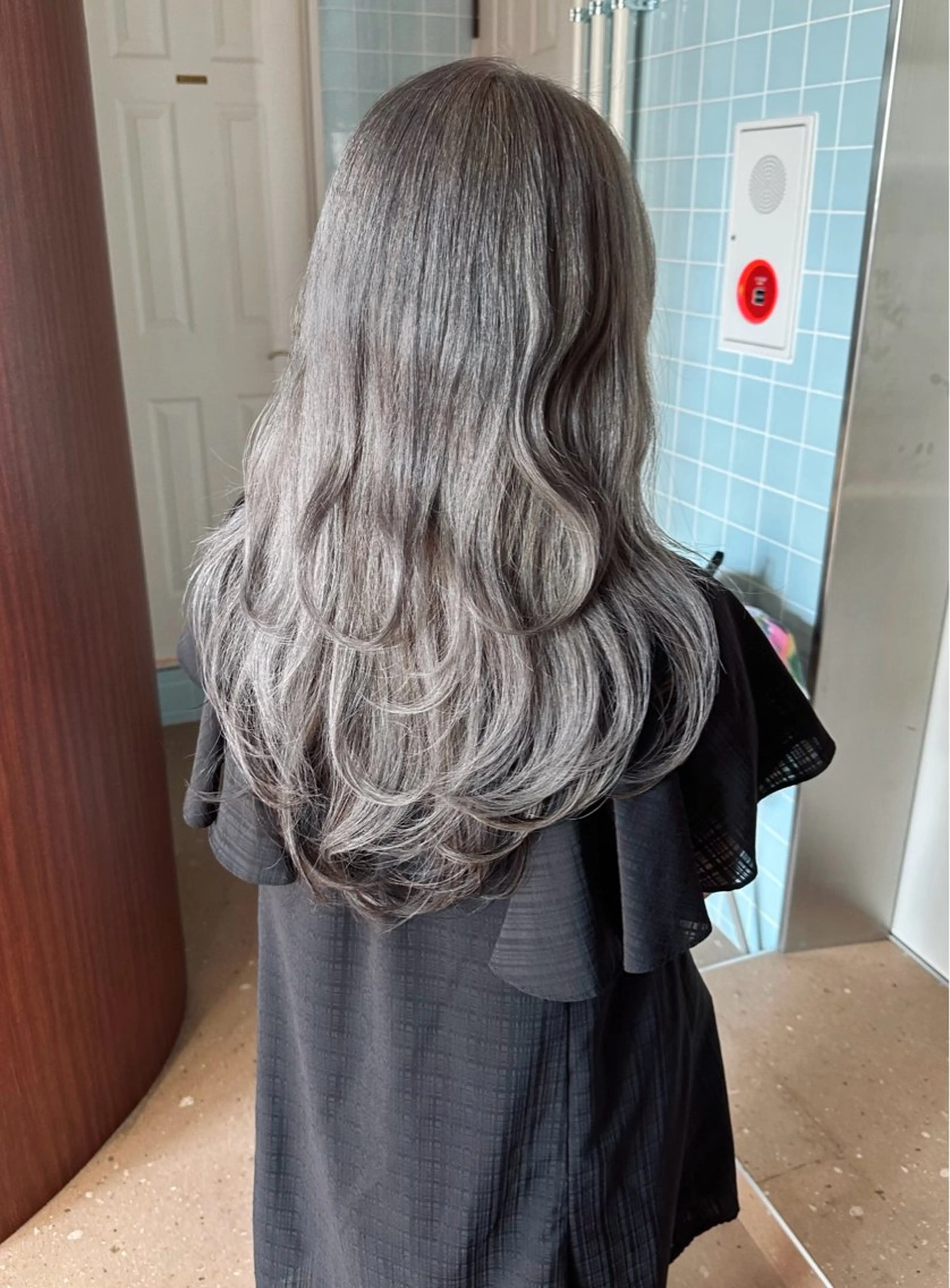 ロング カラー ブリーチ ハイトーンカラー 顔まわりレイヤー レイヤーカット ウルフカット カット ヘアカラー トリートメント ウルフ/レイヤー/ 渋谷🔮西村 悠大のヘアスタイル