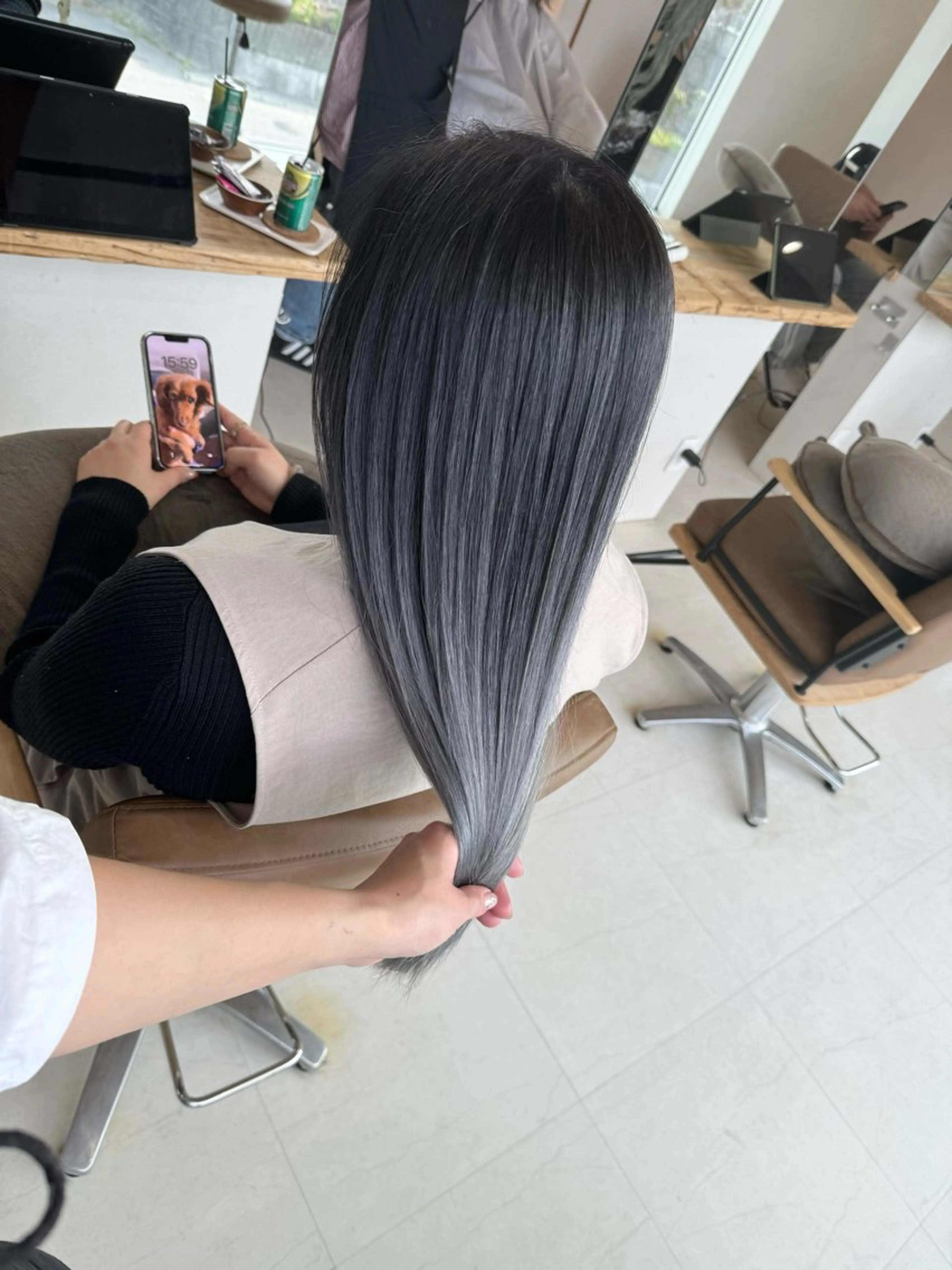 ロング レイヤーカット ヘアカラー アルーナビューティデザイン所属・鈴木 妃帆未のヘアスタイル
