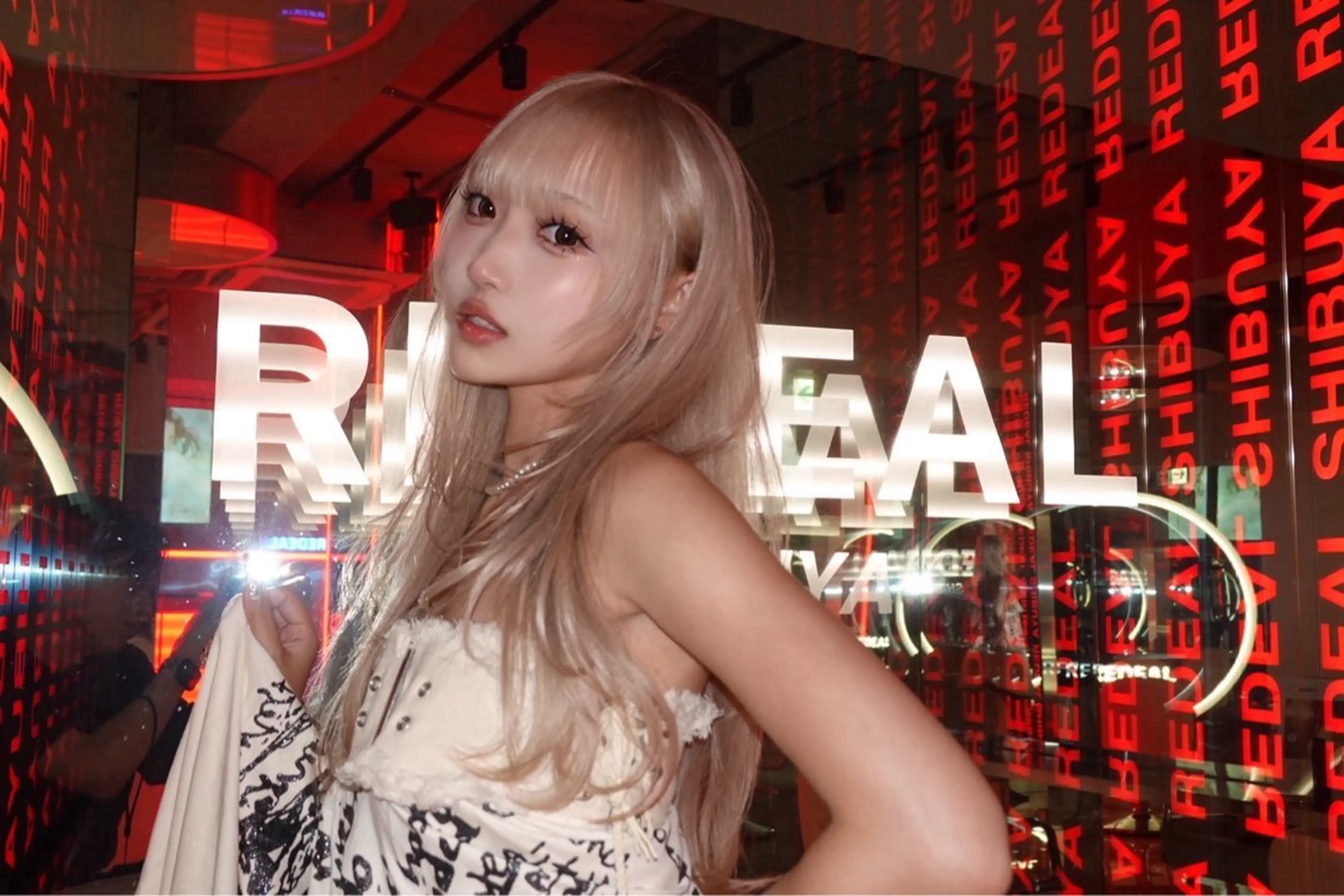 ロング カラー ブロンド REDEALSHIBUYA所属・はるゆき/モテ髪 ハイレイヤー/艶髪のヘアスタイル