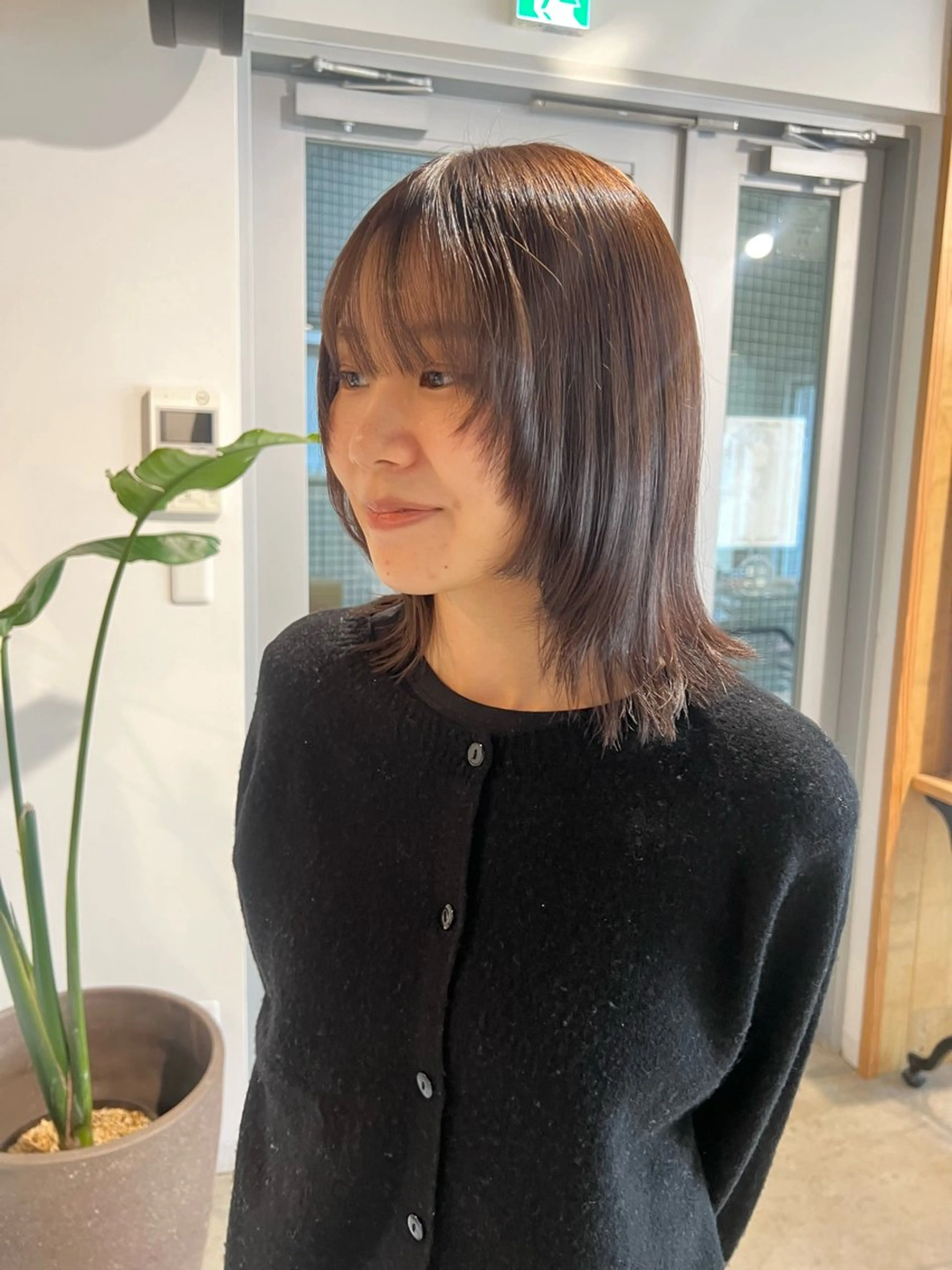 ミディアム カラー ベージュカラー 顔まわりレイヤー レイヤーカット カット ヘアカラー 透明感カラー/ボブ /ショート/小由葵のヘアスタイル