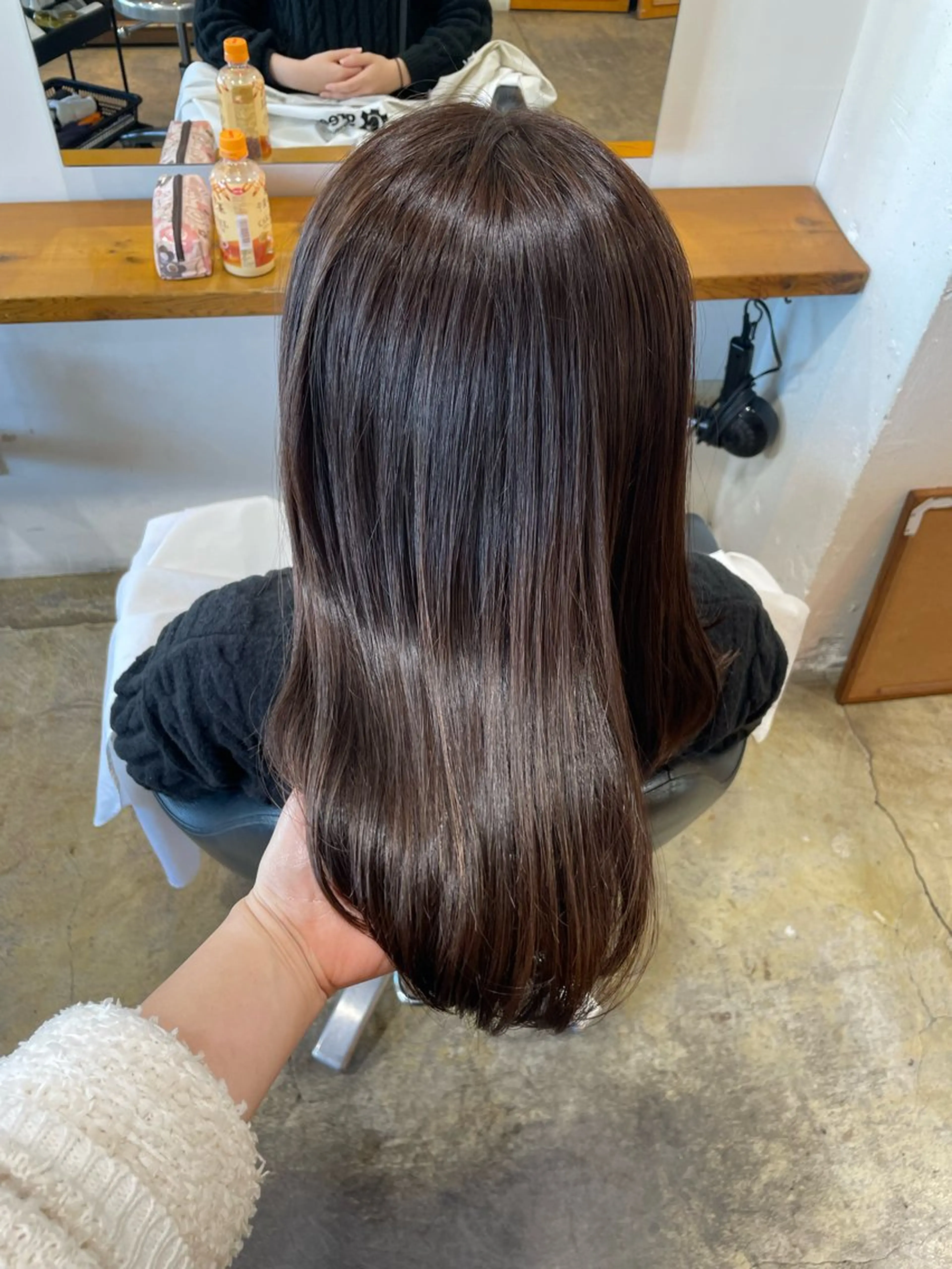 ミディアム カラー グレージュ MIOベージュカラー 柔らかいカラーのヘアスタイル