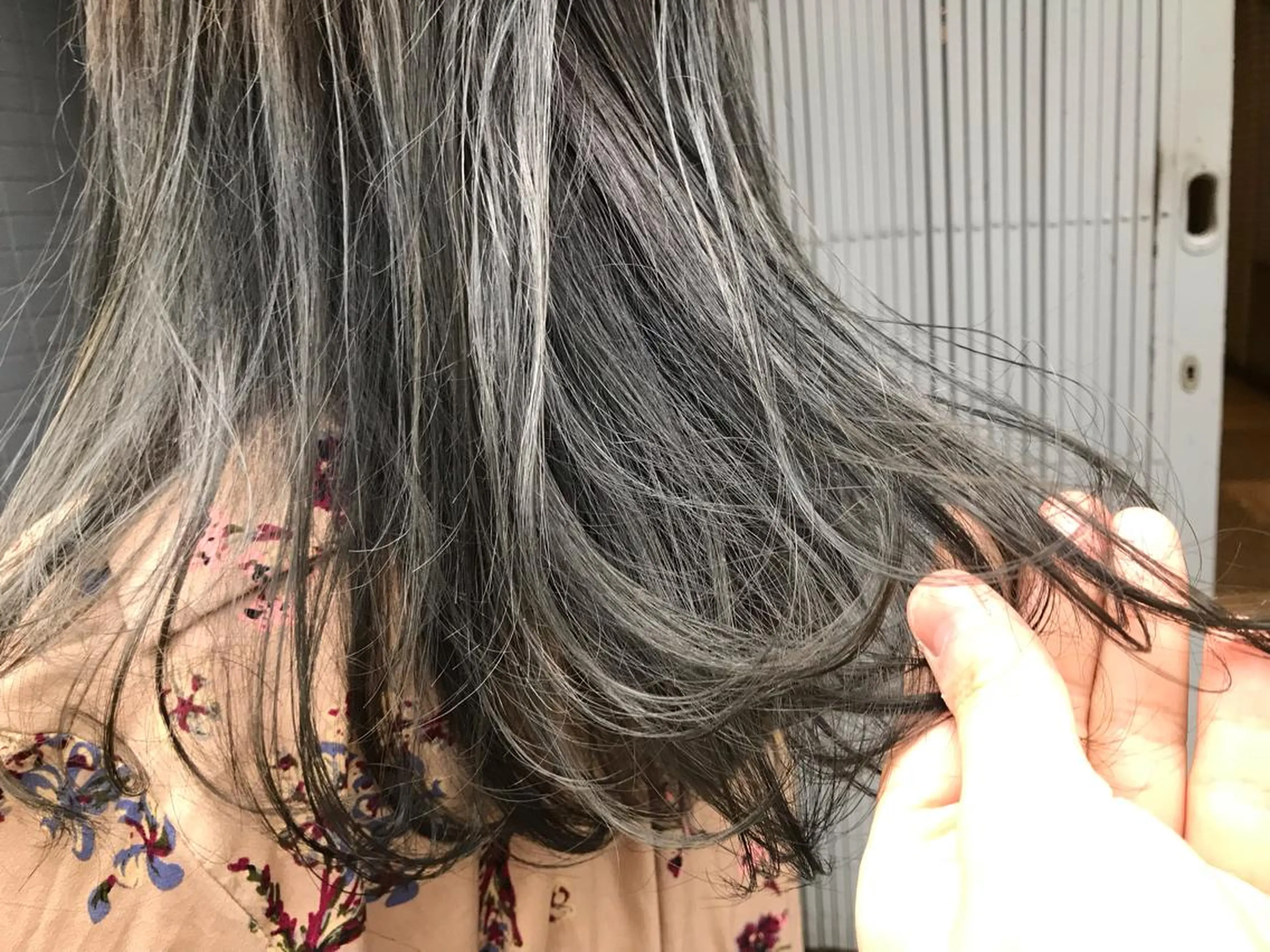 セミロング カラー 透明感カラー ベージュ/オリーブ ボブ/小笠原汐海のヘアスタイル