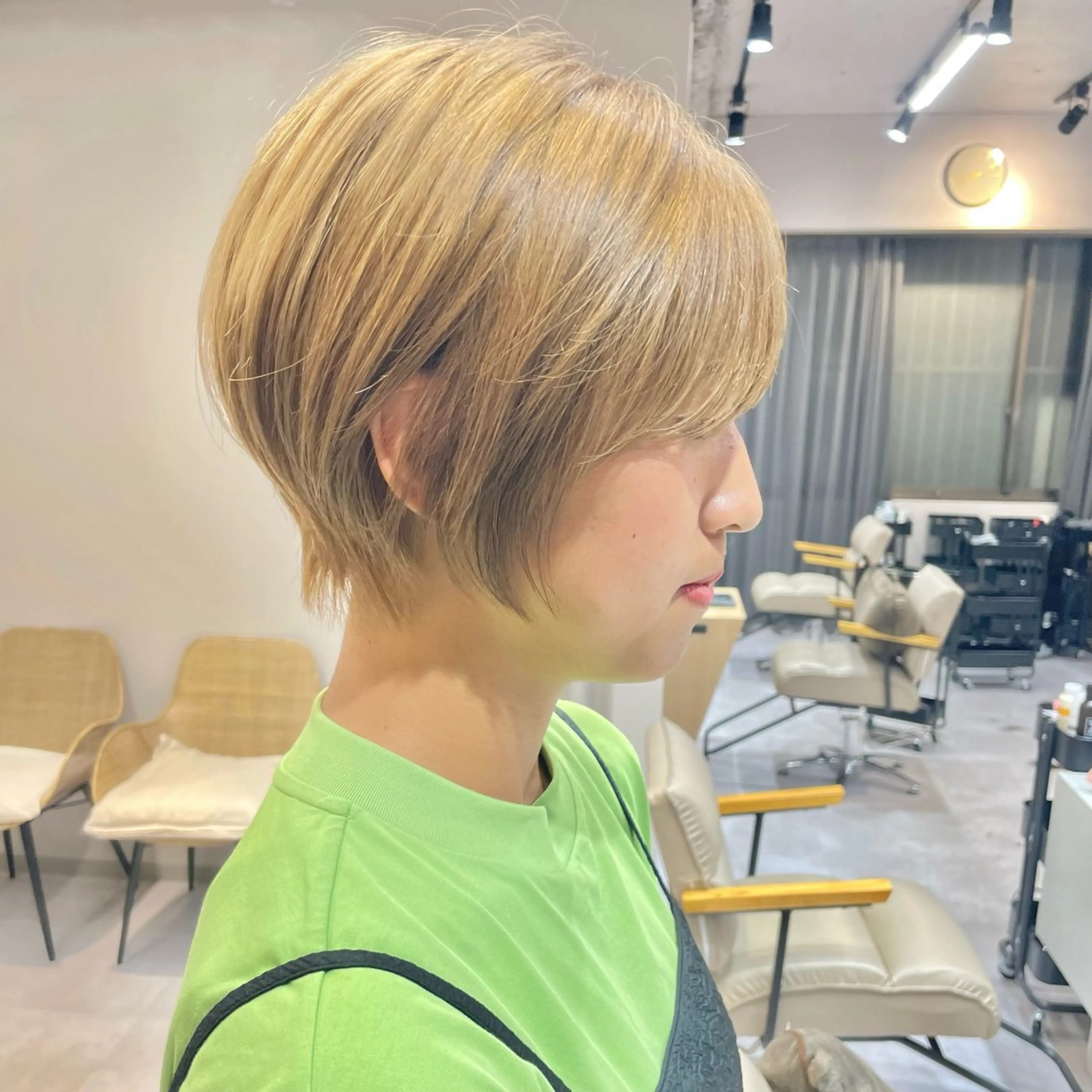 セミロング カラー カット ヘアカラー トリートメント HACCH （ハッチ）所属・丁寧なブリーチ& ・レイヤーショートのヘアスタイル