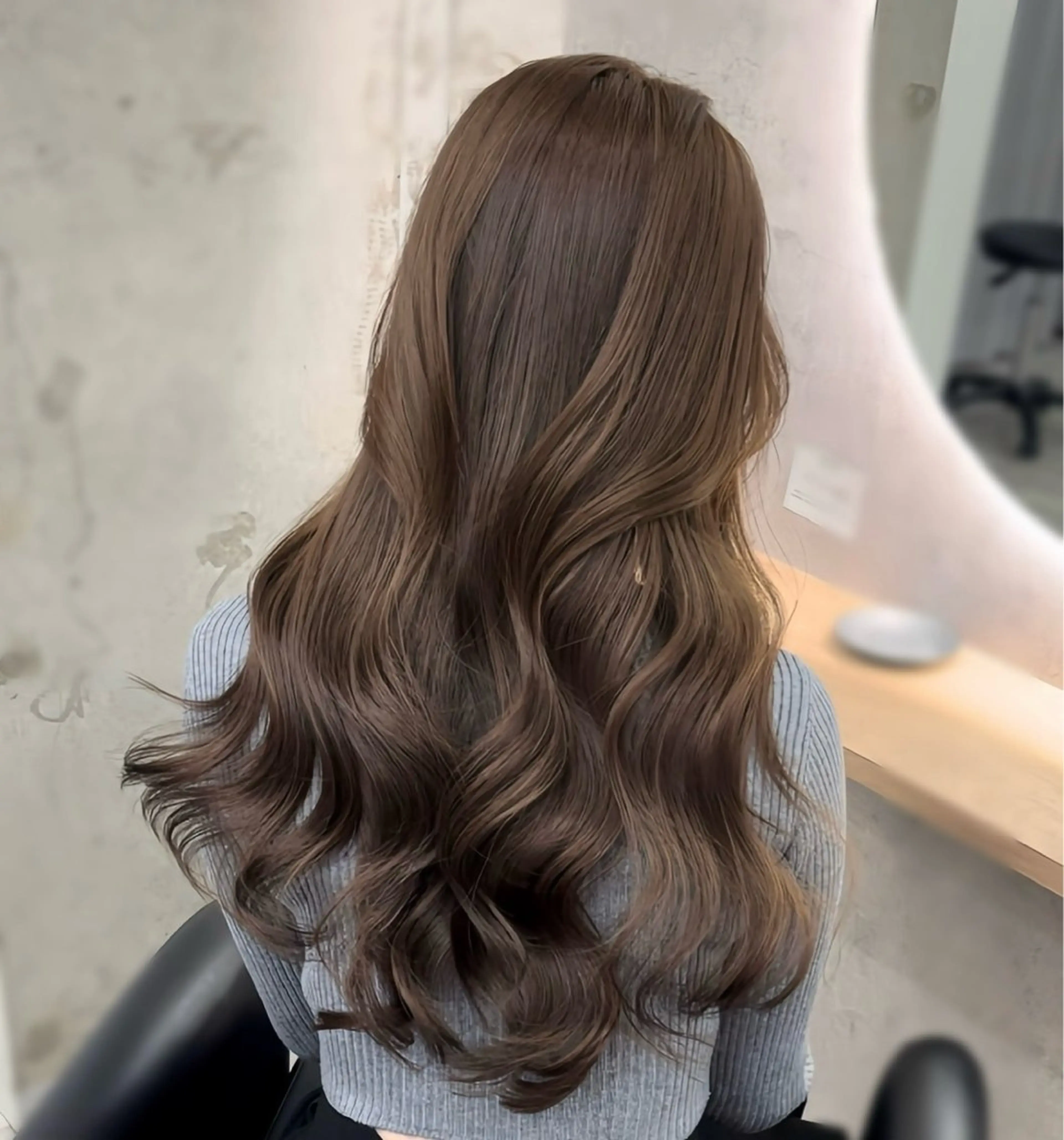 カラー よしもと ひなのヘアスタイル