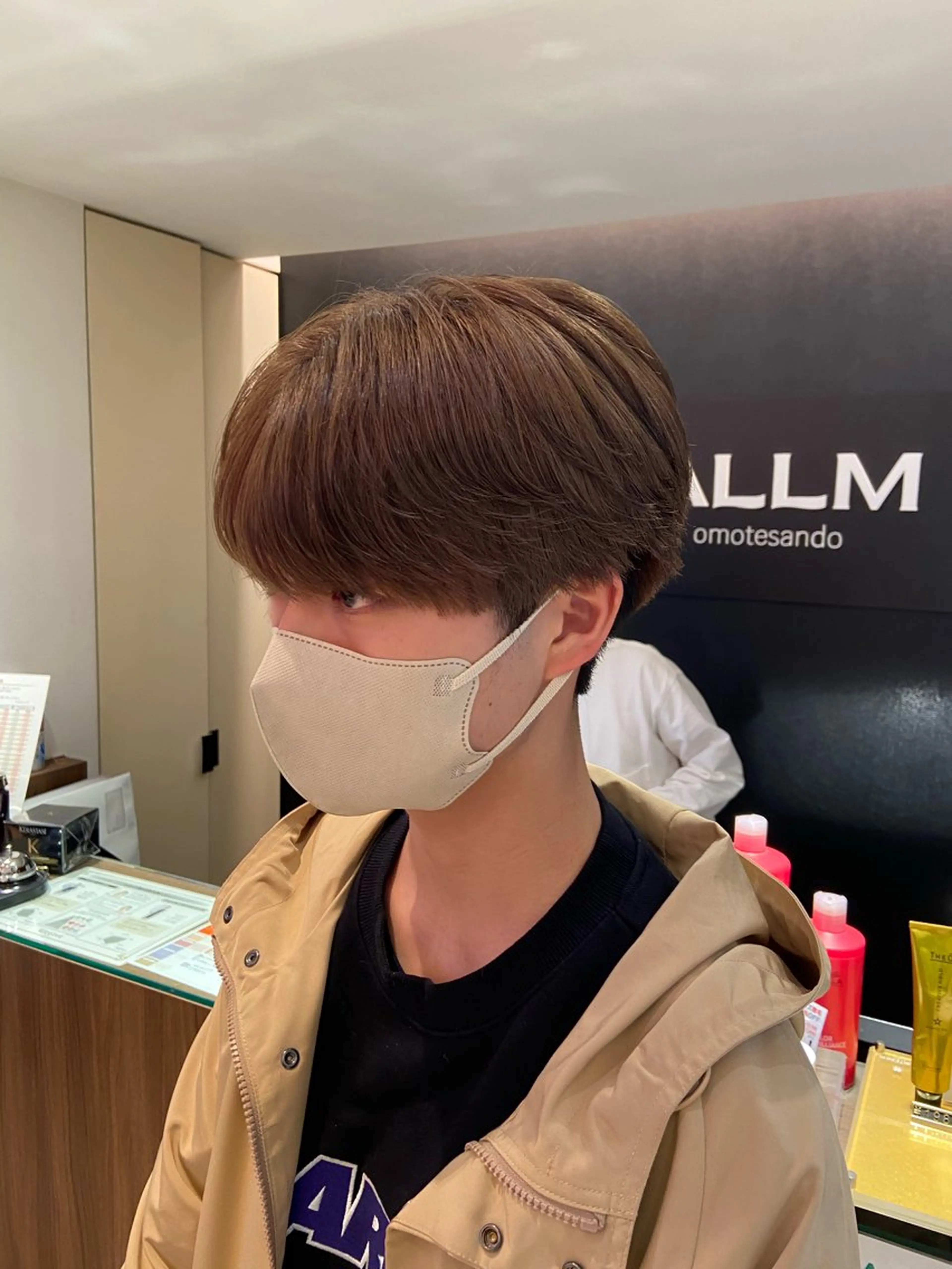 ショート カラー パーマ メンズ センターパート コンマヘア ダウンパーマ カルマパーマ メンズ韓国風 YUKI🇰🇷 カルマ／ダウンパーマのヘアスタイル