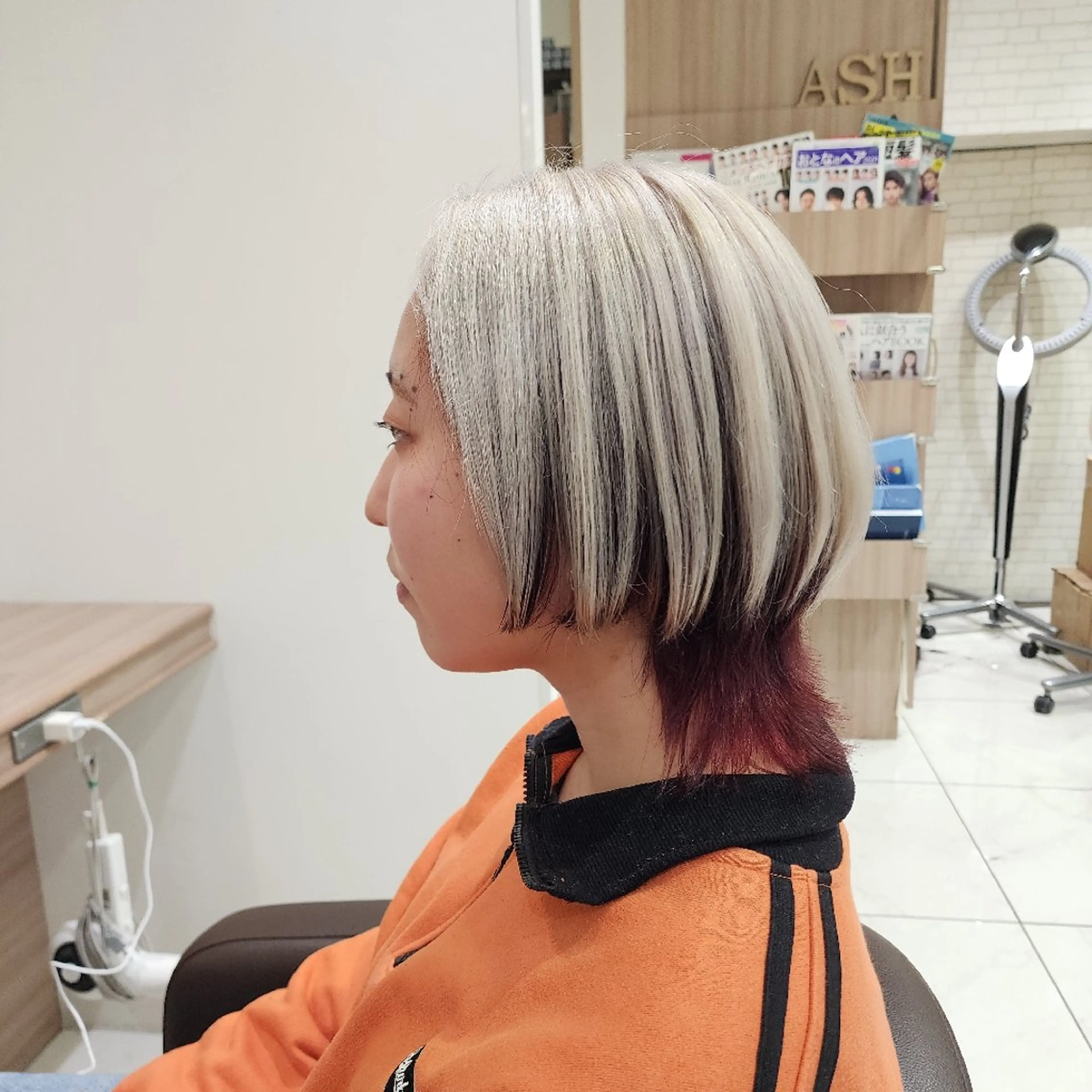 ショート カラー ベージュカラー ブリーチ レッドカラー ホワイトベージュ 髪質改善 中村 和貴のヘアスタイル