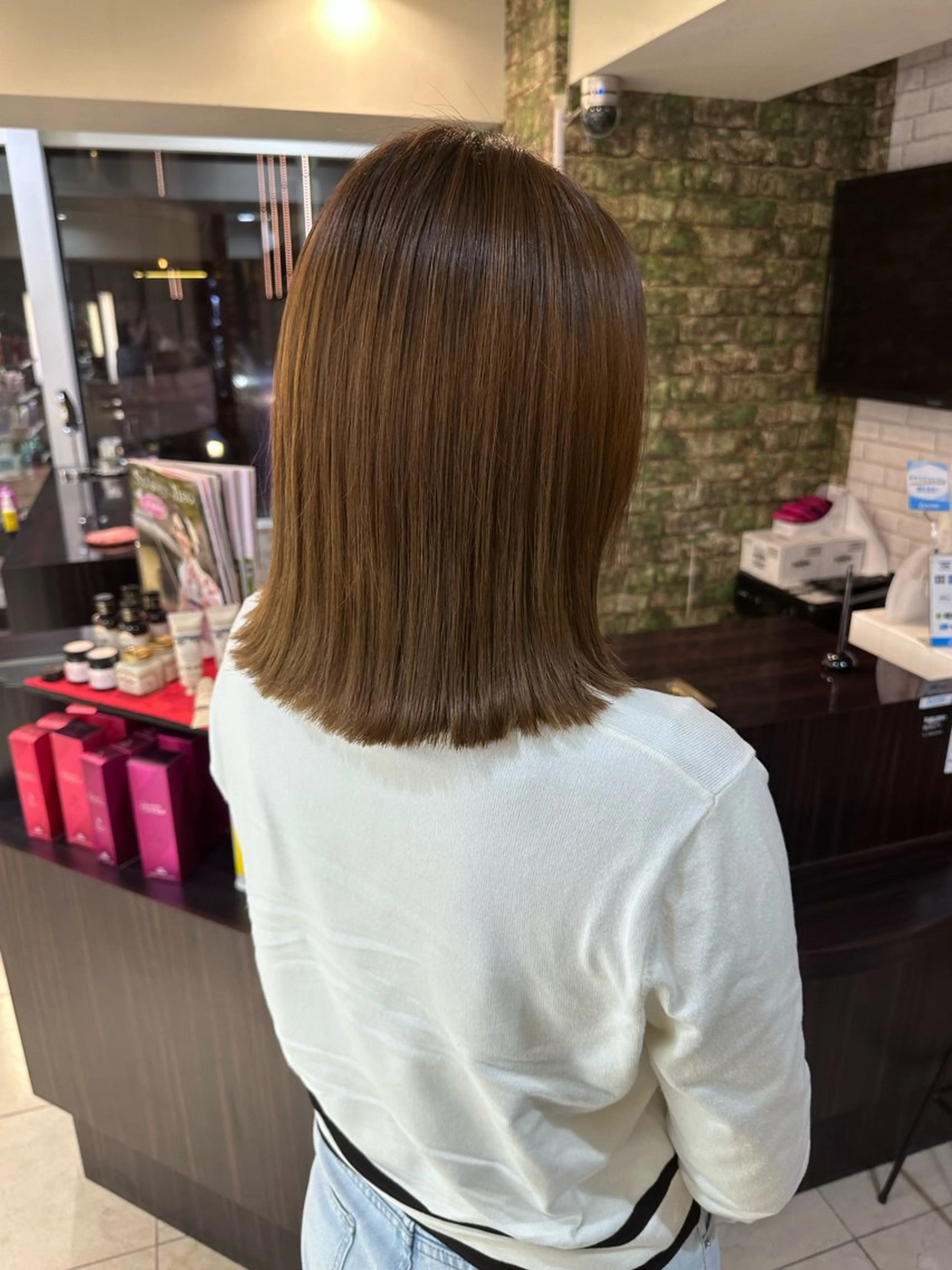 ミディアム 外ハネヘア mio/似合わせ ショートカット日本橋のヘアスタイル