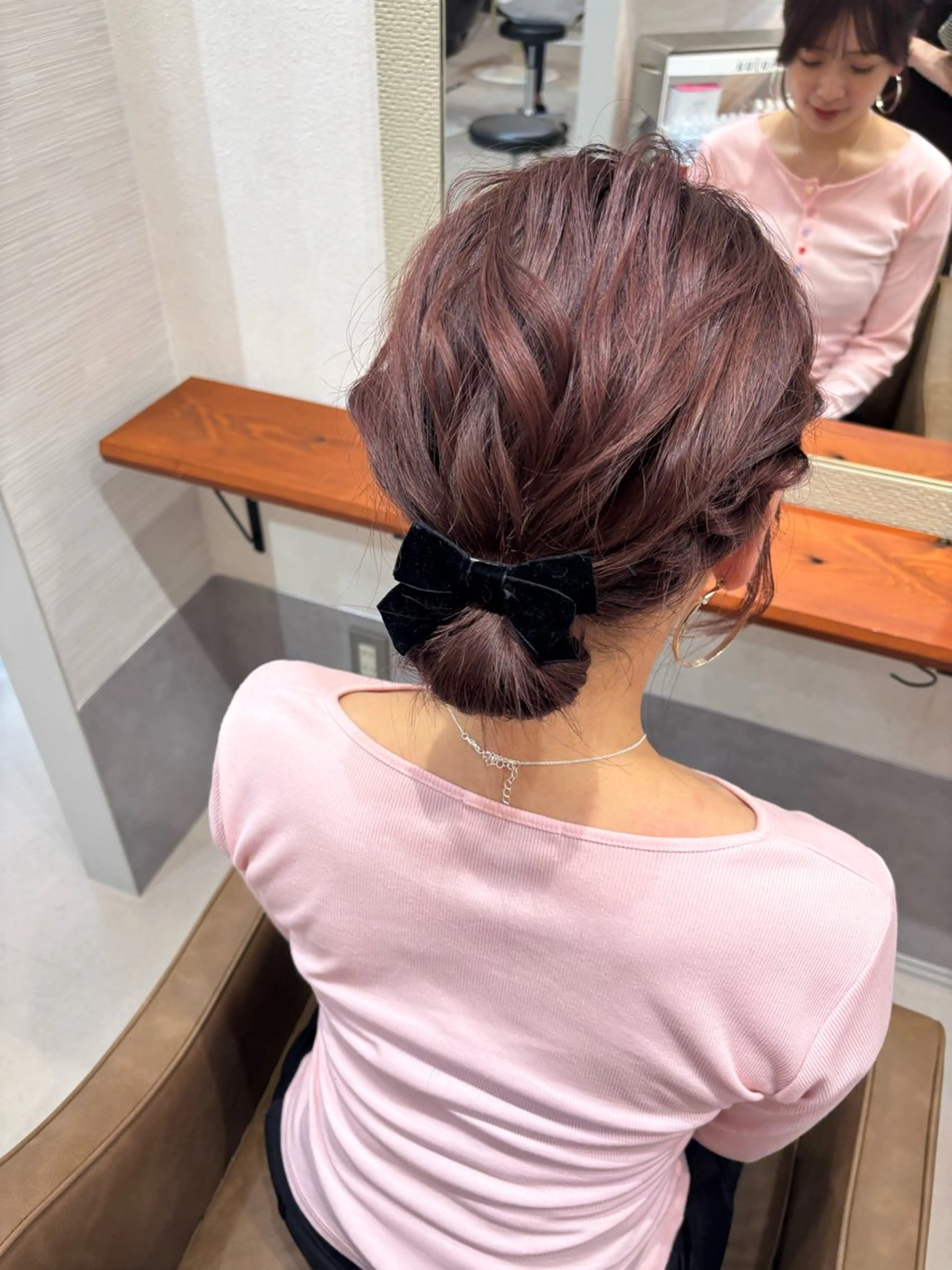 ミディアム カラー お団子ヘア ブリーチ ブラウンカラー ブリーチなしカラー ピンクカラー カット ヘアカラー Aujua認定サロン /Rena/暖色🎀のヘアスタイル