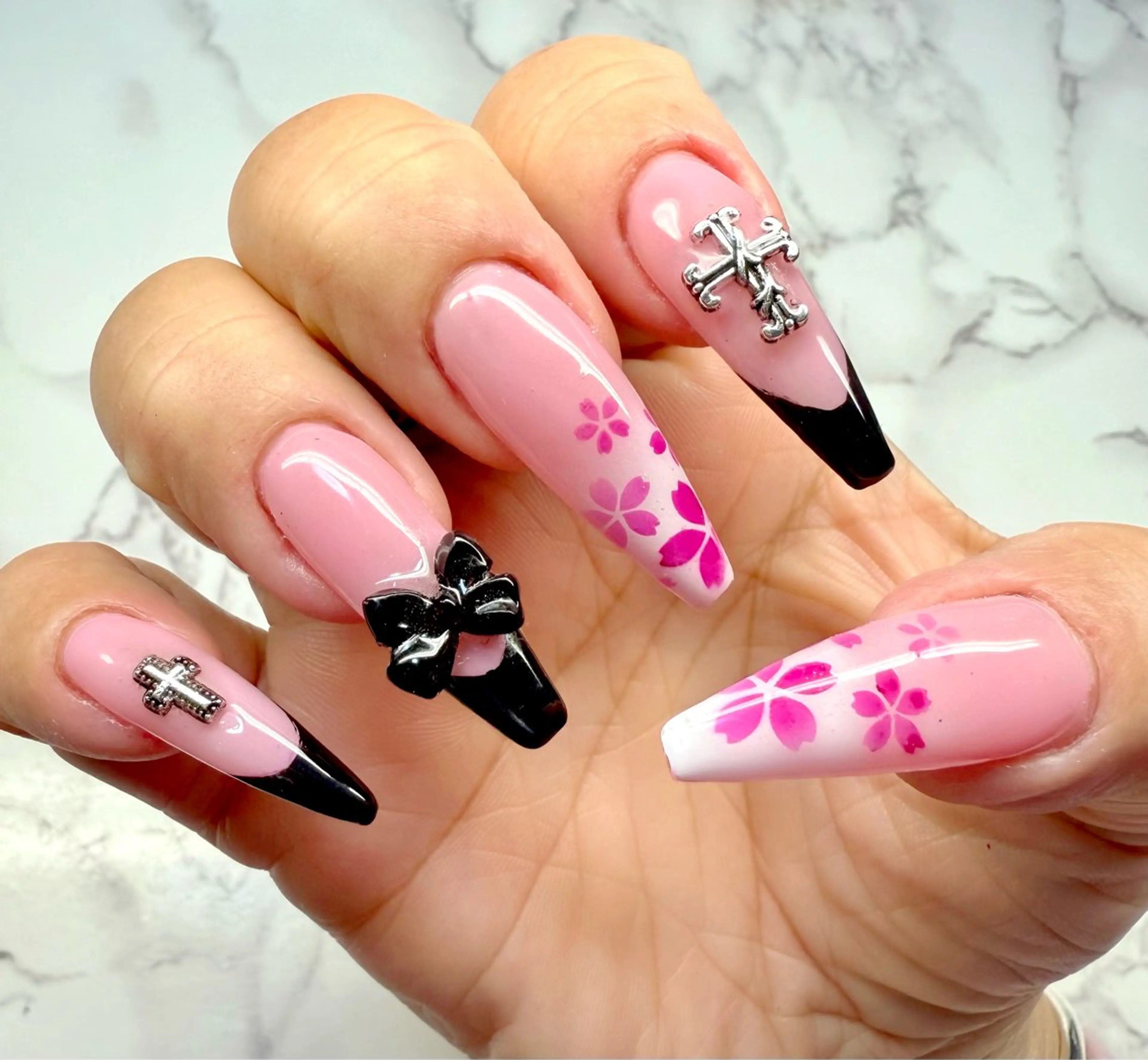 ネイル アートネイル チークネイル フレンチネイル 氷ネイル・うるうるネイル キラキラネイル M.N_ nailのネイルデザイン