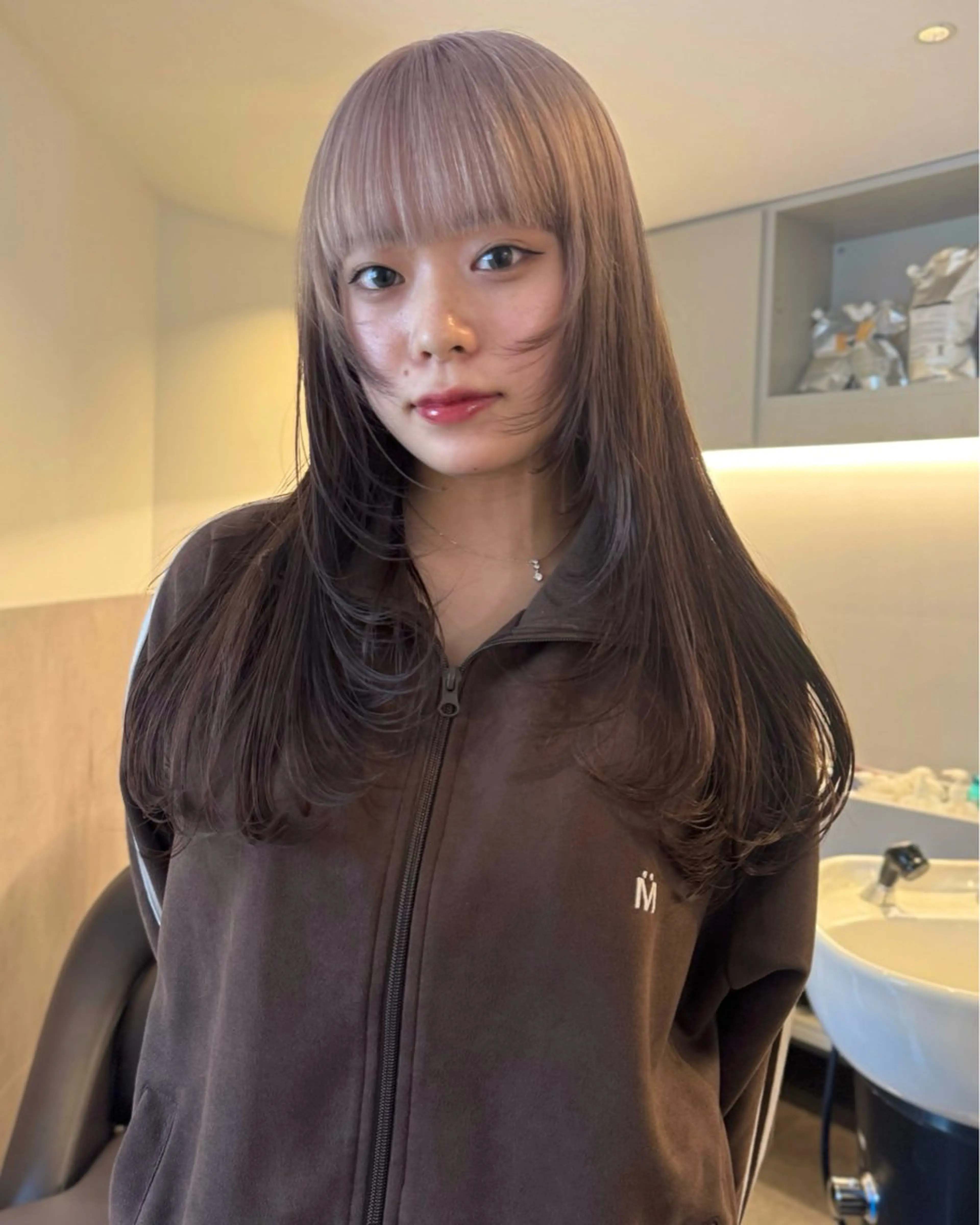 ロング カラー ブラウンカラー デザインカラー 顔まわりレイヤー レイヤーカット カット ヘアカラー トリートメント RAIMA ハイトーンレイヤーのヘアスタイル