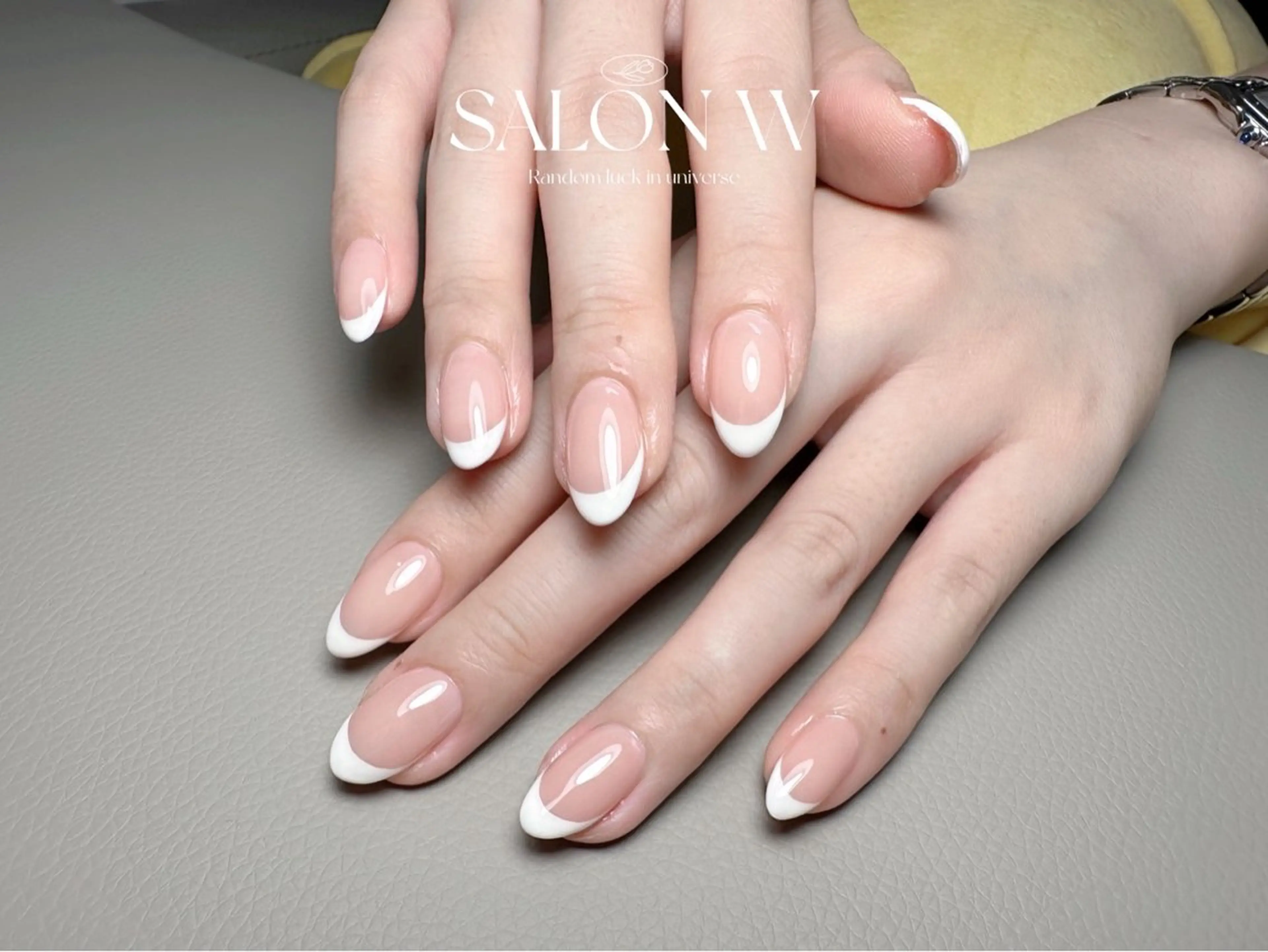 🧚♀️美フォルムにこだわり🧚♀️ブライダルにも♪お上品の定番。王道フレンチネイル※ベースカラー込み(※オフ有り)の写真