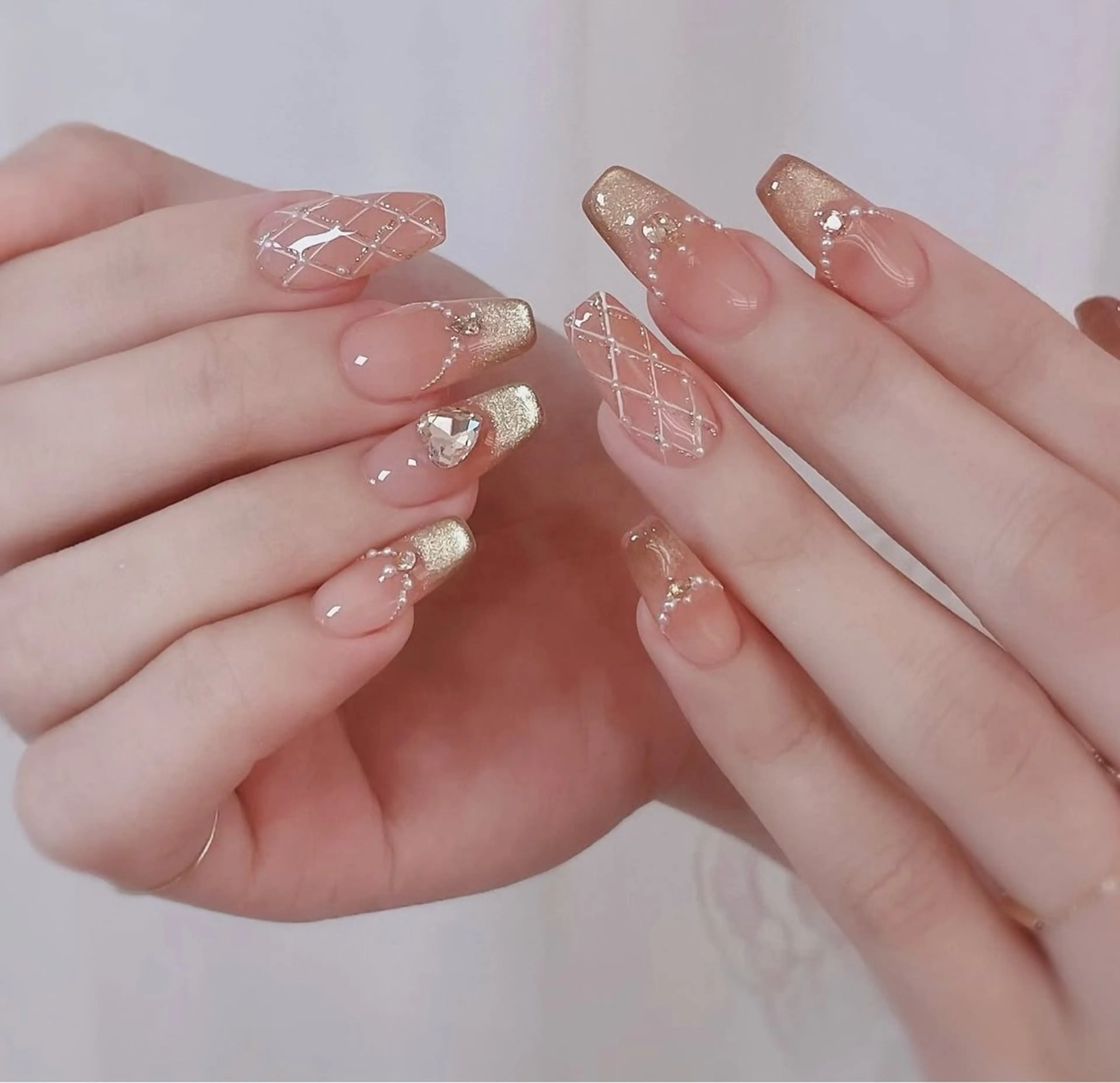 ネイル アニマル柄 オーロラネイル チークネイル フラッシュネイル ジェルネイル ハンドネイル T.A Nail Salonのネイルデザイン