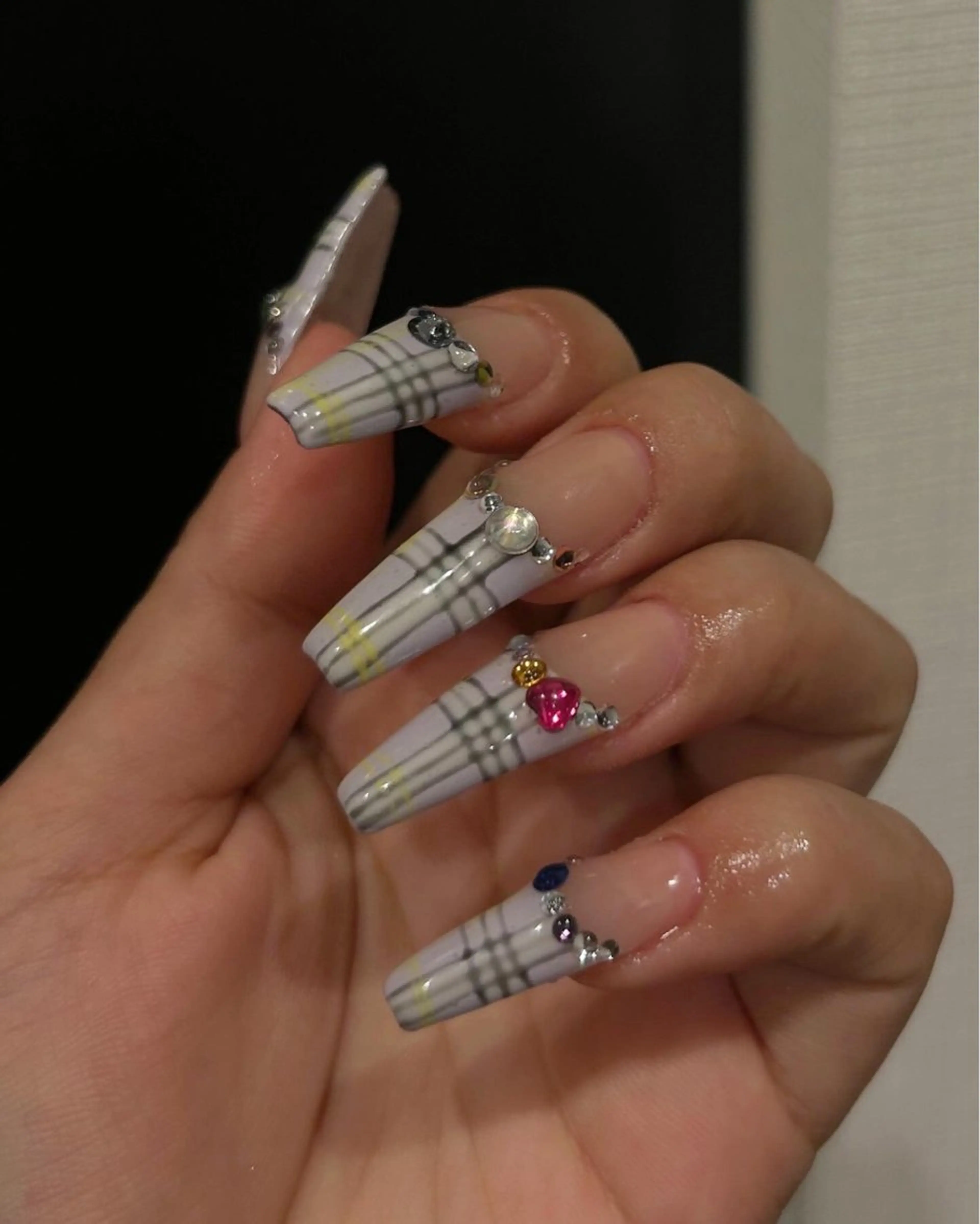 ネイル フレンチネイル ロングネイル ハンドネイル múte tokyo所属・múte kotomiのネイルデザイン