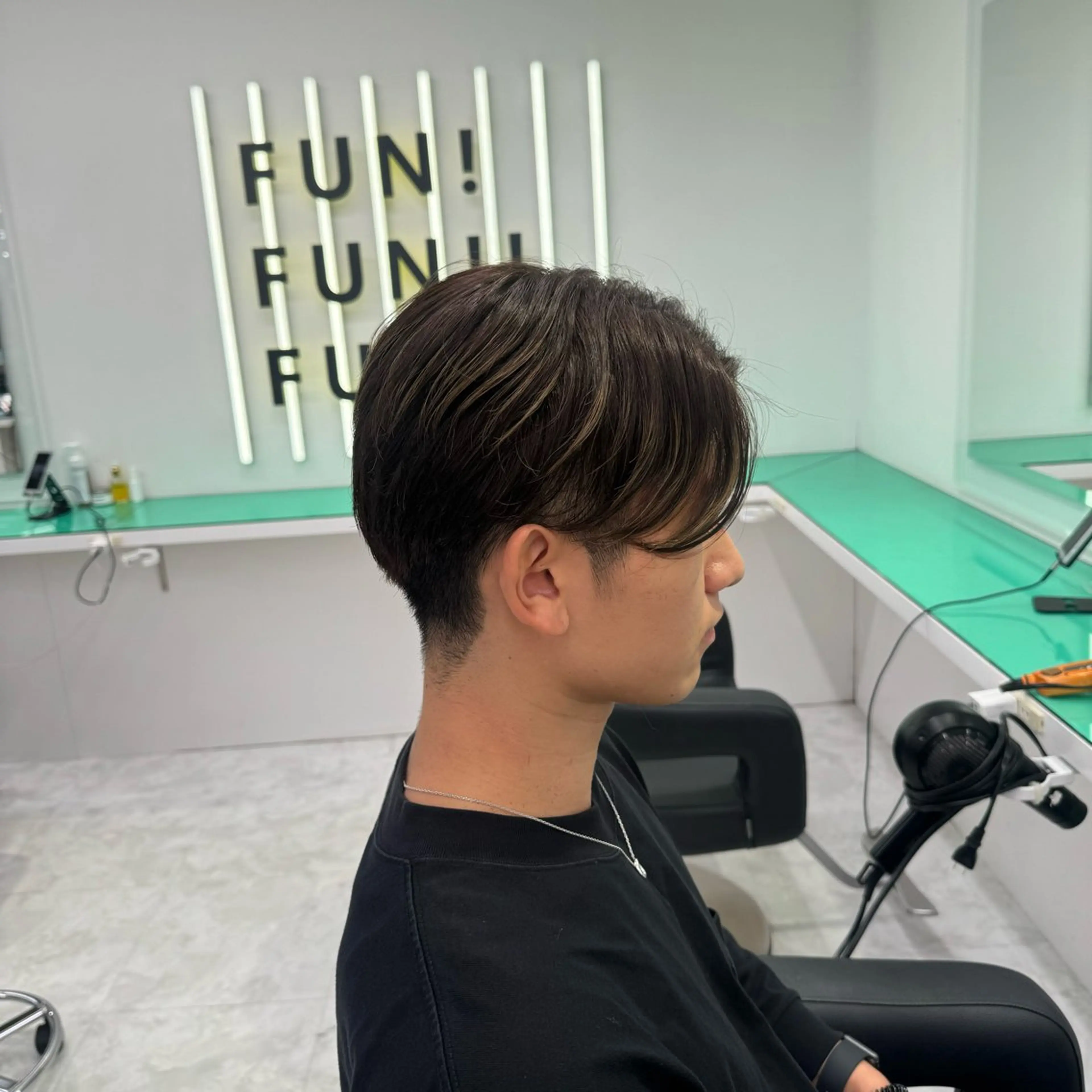 ショート カット ダメージレスハイ トーン💖kanonのヘアスタイル