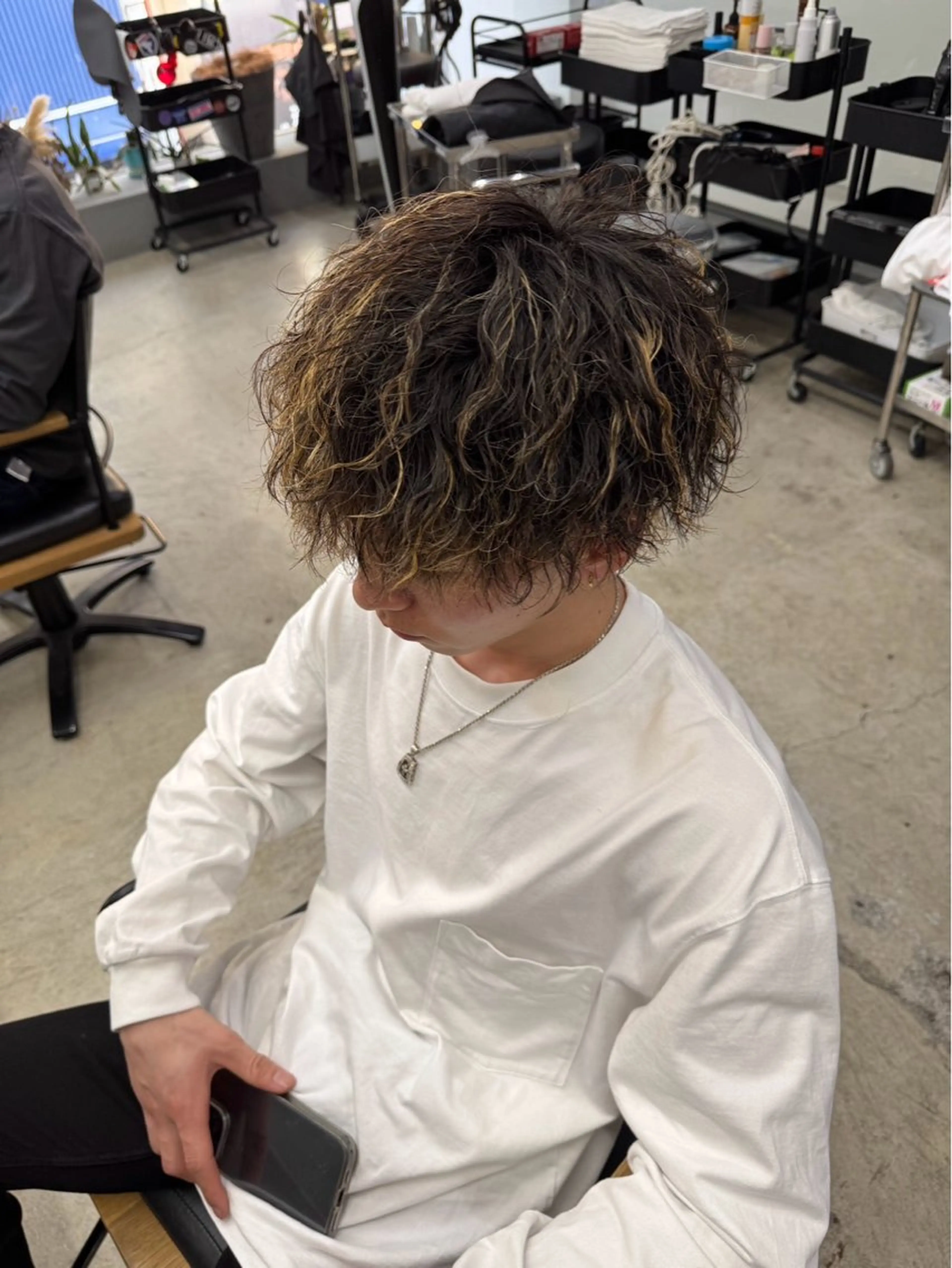 ミディアム カラー パーマ メンズ カット ヘアカラー メンズ専門サロン wokeのヘアスタイル