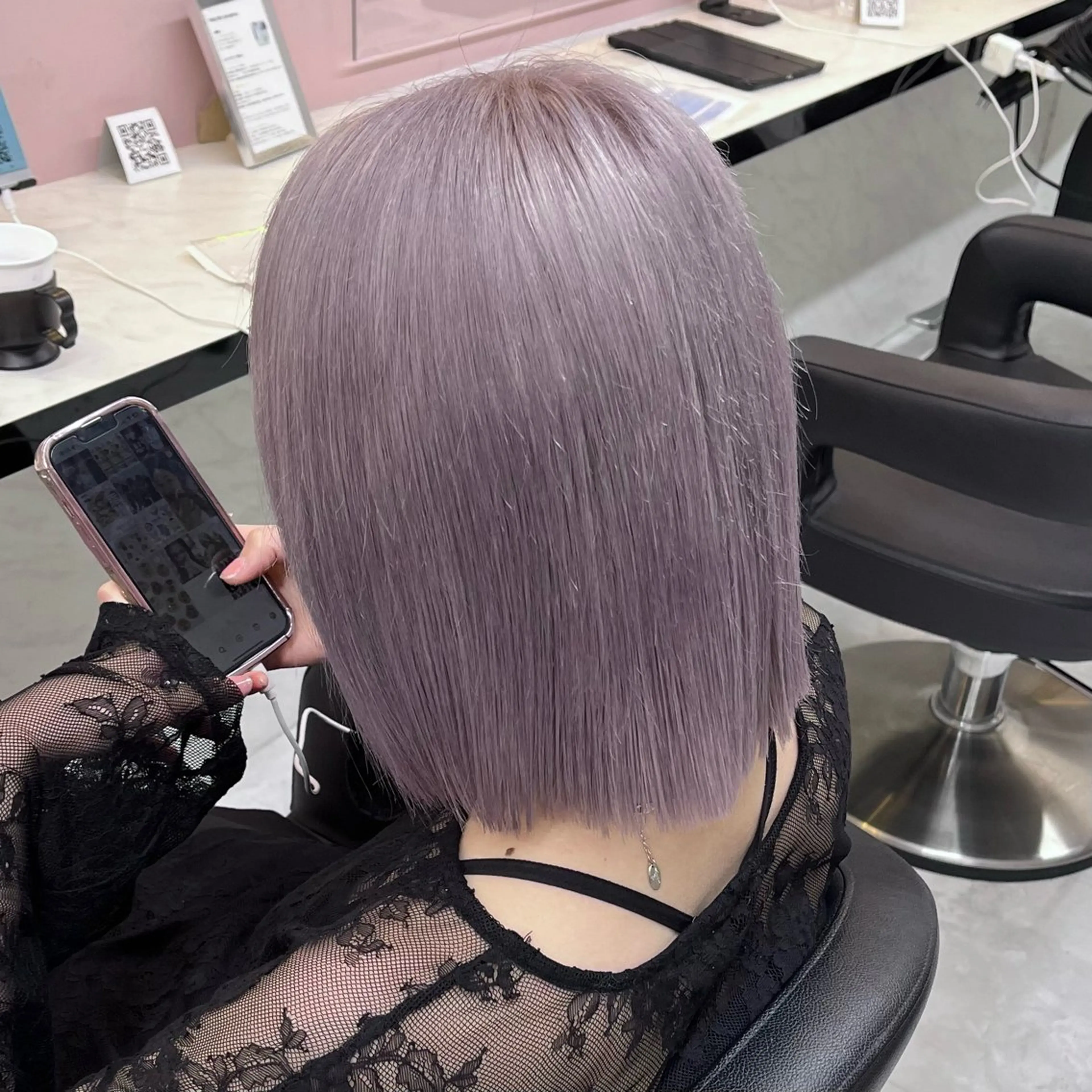 セミロング カラー ヘアアレンジ 🍒透明感カラー🌨 🥕ハイトーンカラーのヘアスタイル
