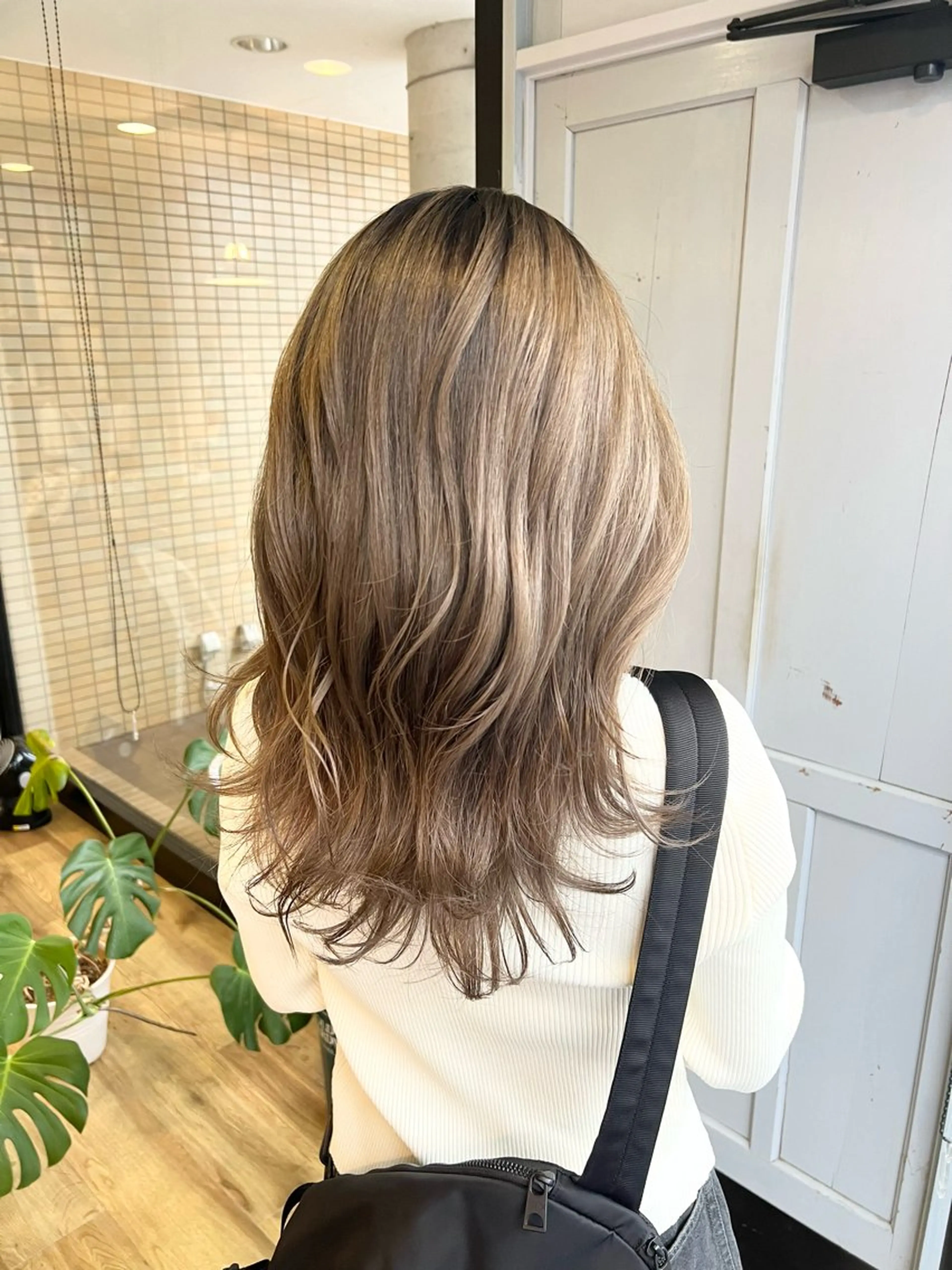 カラー ベージュカラー ブリーチ ヘアカラー トリートメント 堀 望美のヘアスタイル