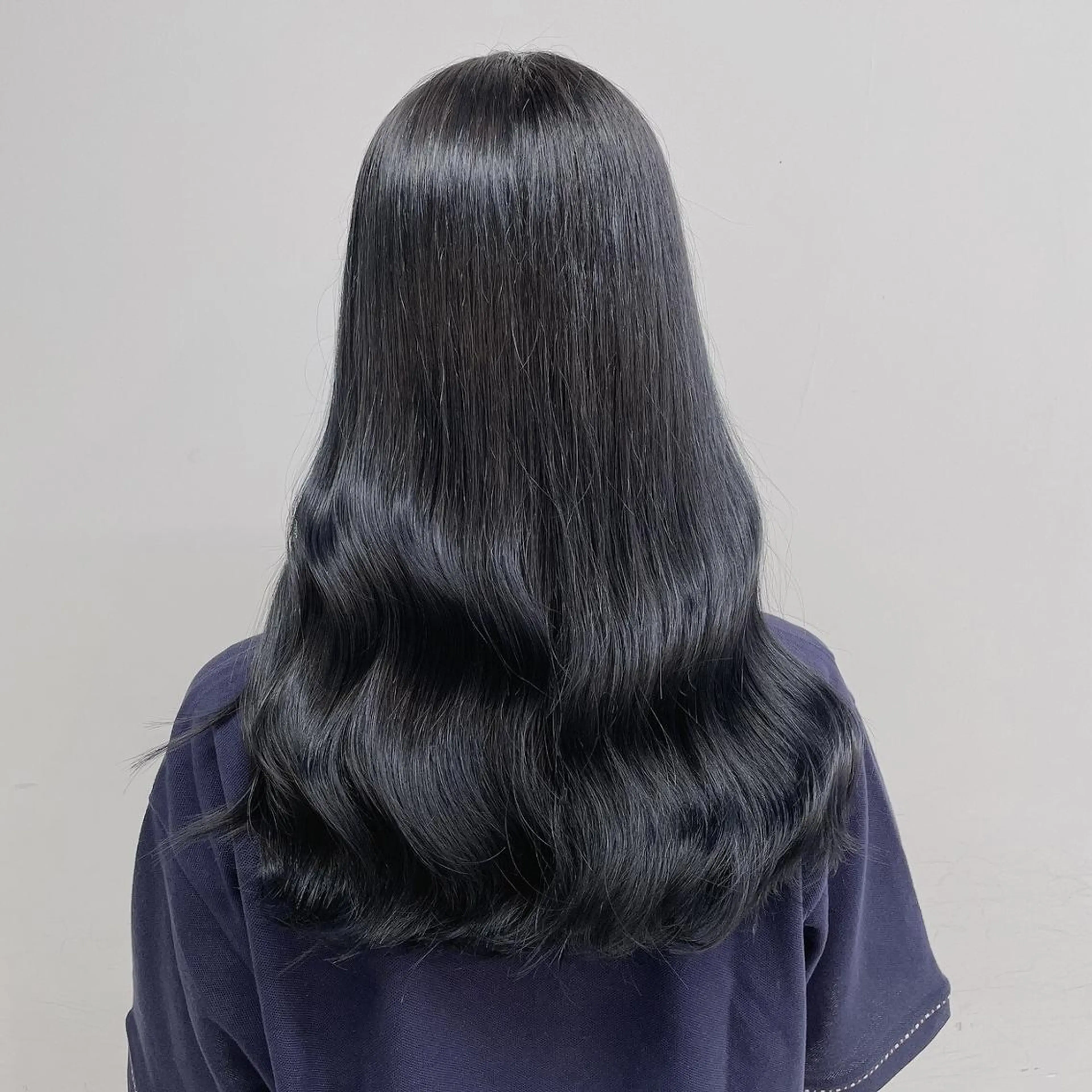 セミロング カラー 🌈艶カラー/ 韓国風レイヤーカットのヘアスタイル