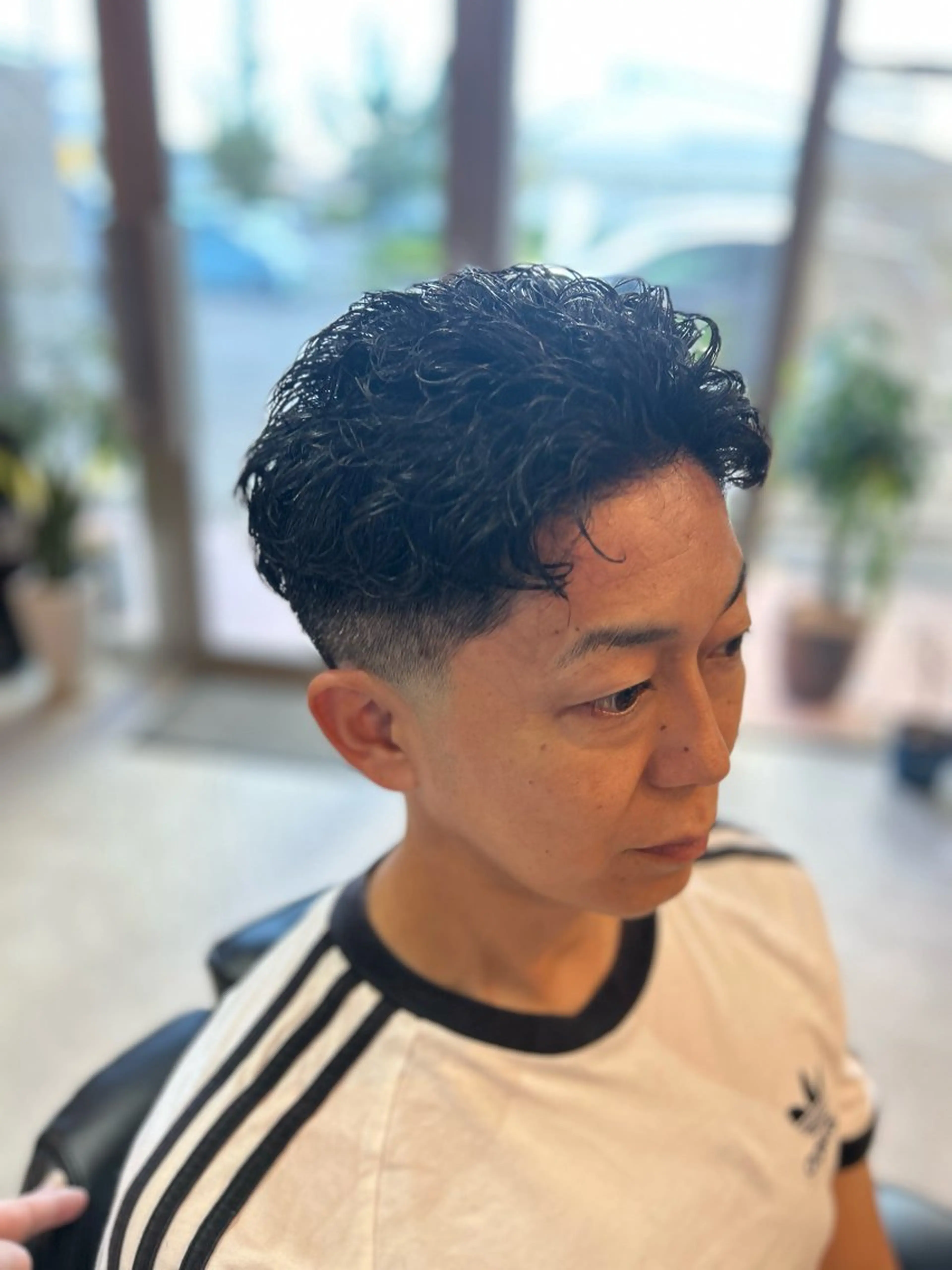 ミディアム パーマ メンズ ミディアムパーマ メンズパーマ カット パーマ ヘアセット THEBARBER TEN所属・伊禮 海凪のヘアスタイル
