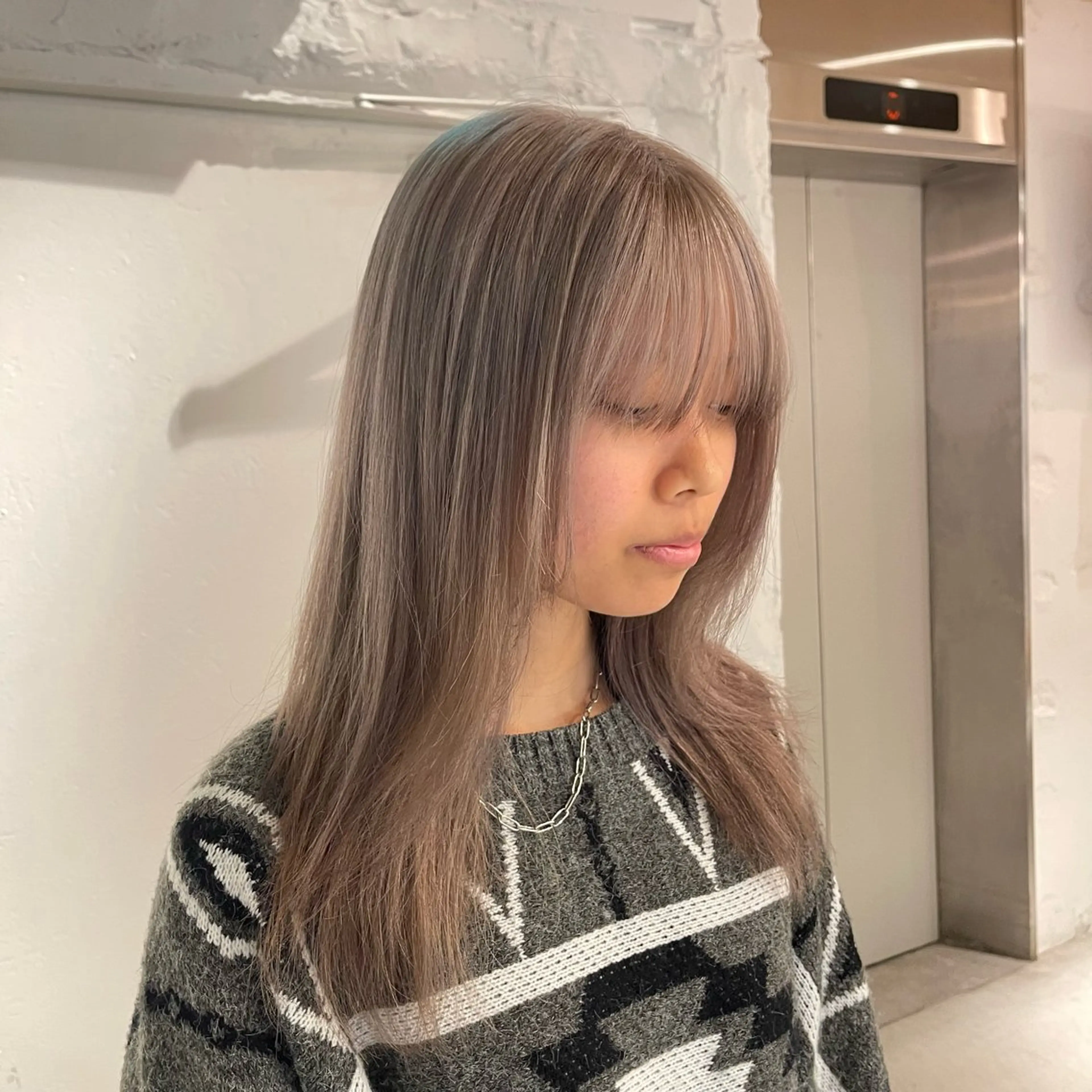 ロング カラー ヘアカラー トリートメント lunty miichiのヘアスタイル