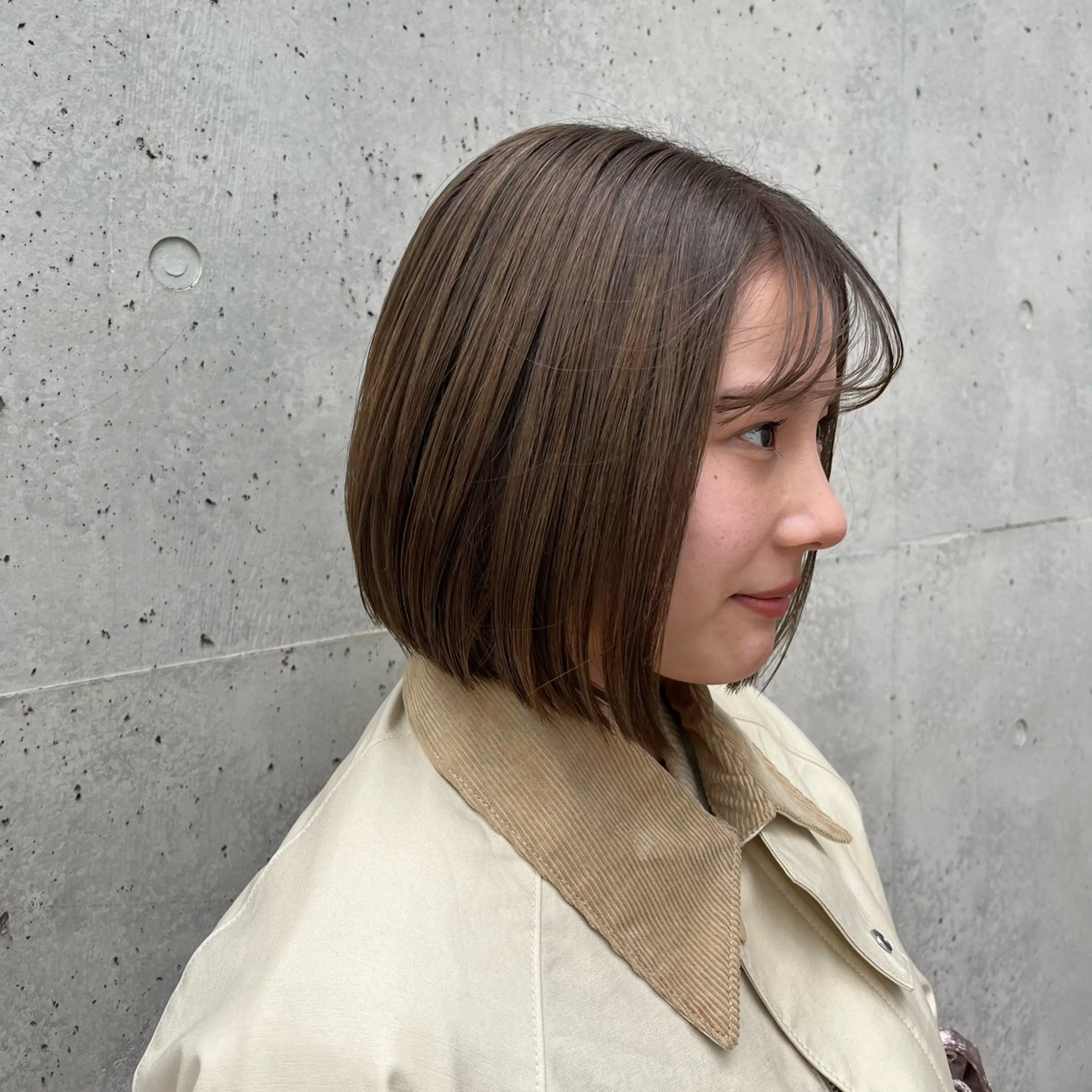 カラー ベージュカラー ブリーチ なかじま ささらのヘアスタイル