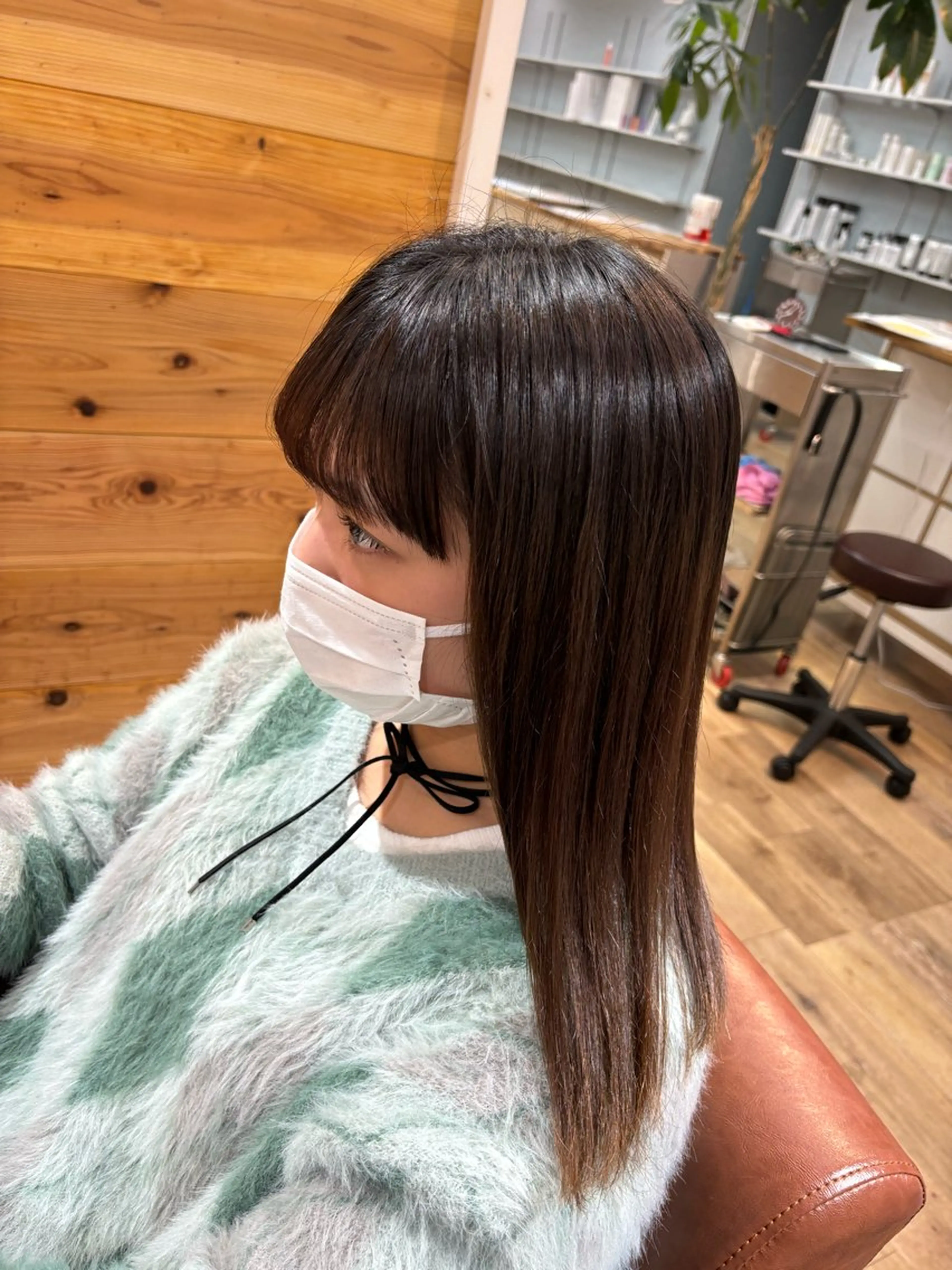 セミロング LEEK ［リーク］ 石原愛里のヘアスタイル