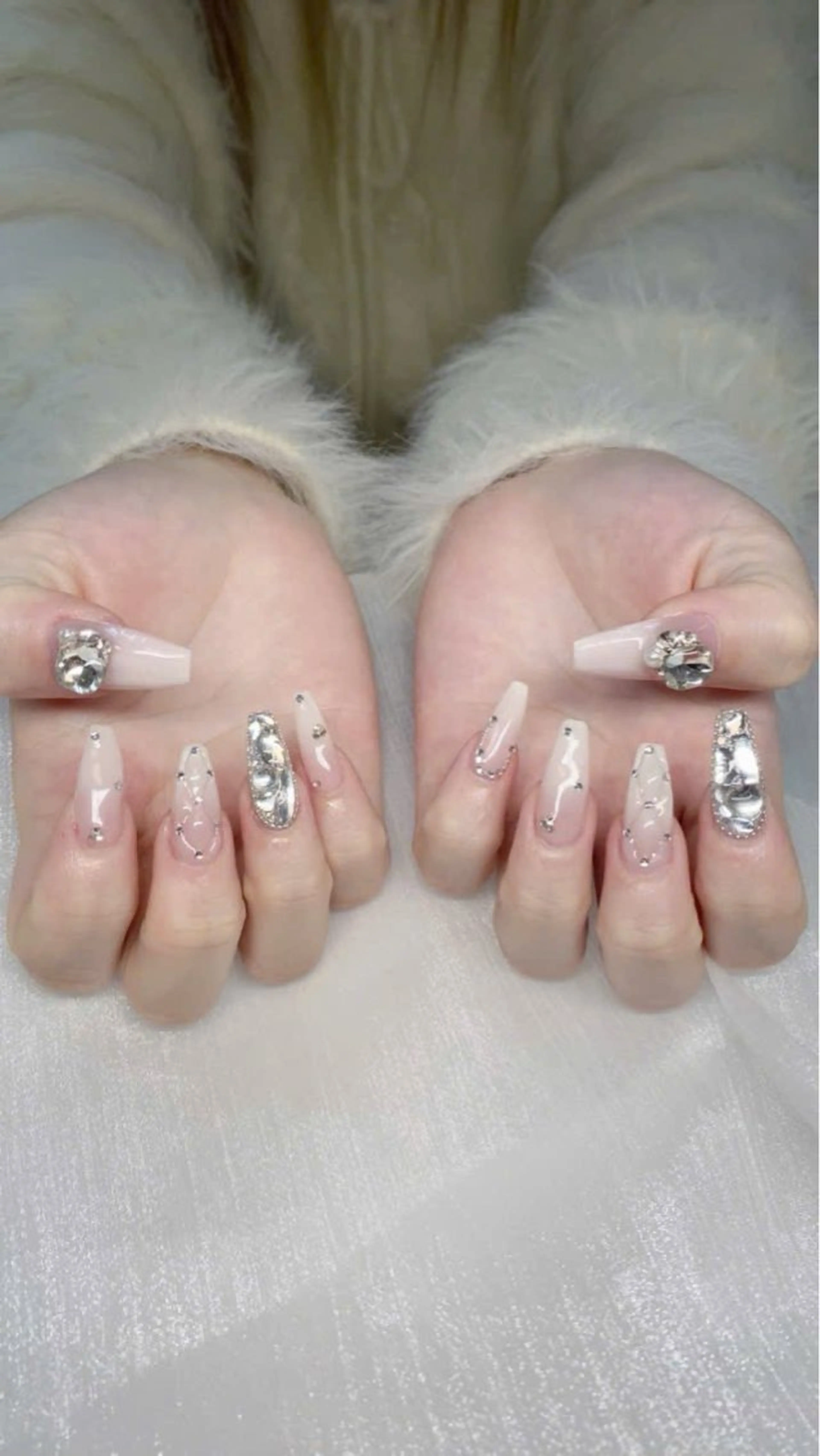 ネイル フレンチネイル グラデーション キラキラネイル 韓国ネイル マグネットネイル ハンドネイル ハンドケア Hara Nail 【パラジェル使用】のネイルデザイン