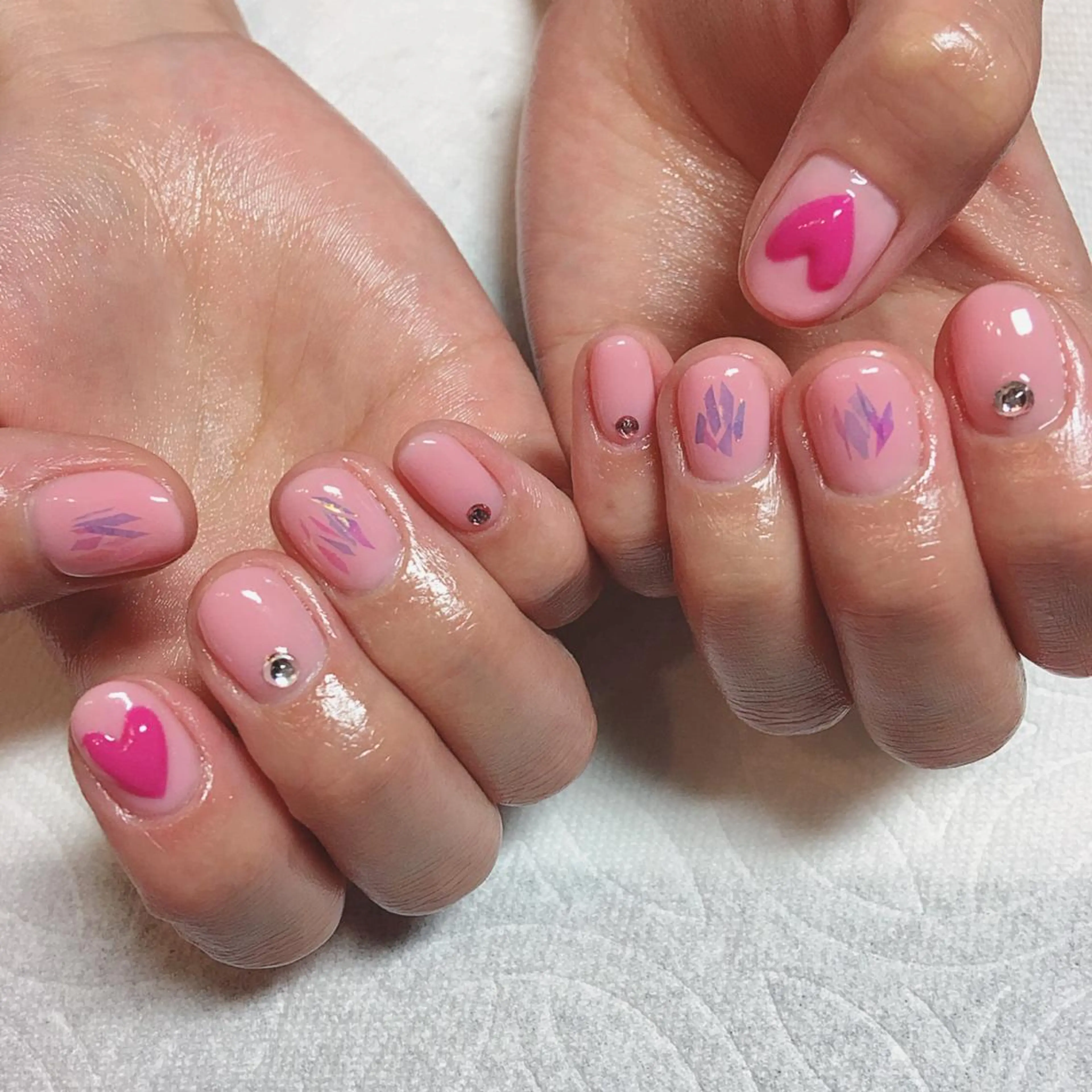 ネイル ジェルネイル ハート THECOLORS所属・近貞 莉奈のネイルデザイン