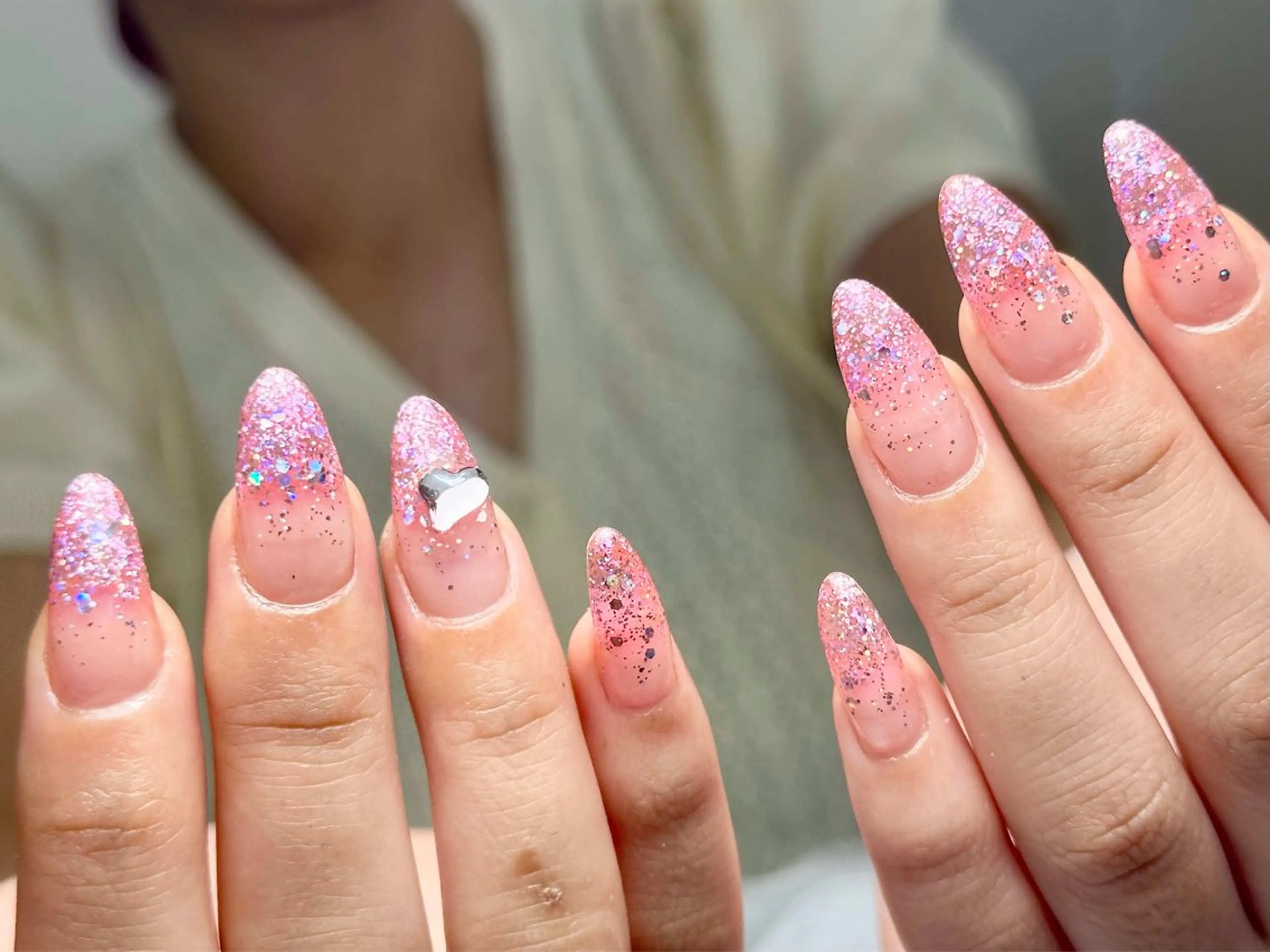 ネイル チークネイル 長さ出し ジェルネイル ガーリー 韓国ネイル MEest Beauty Studio所属・Junn Nailのネイルデザイン