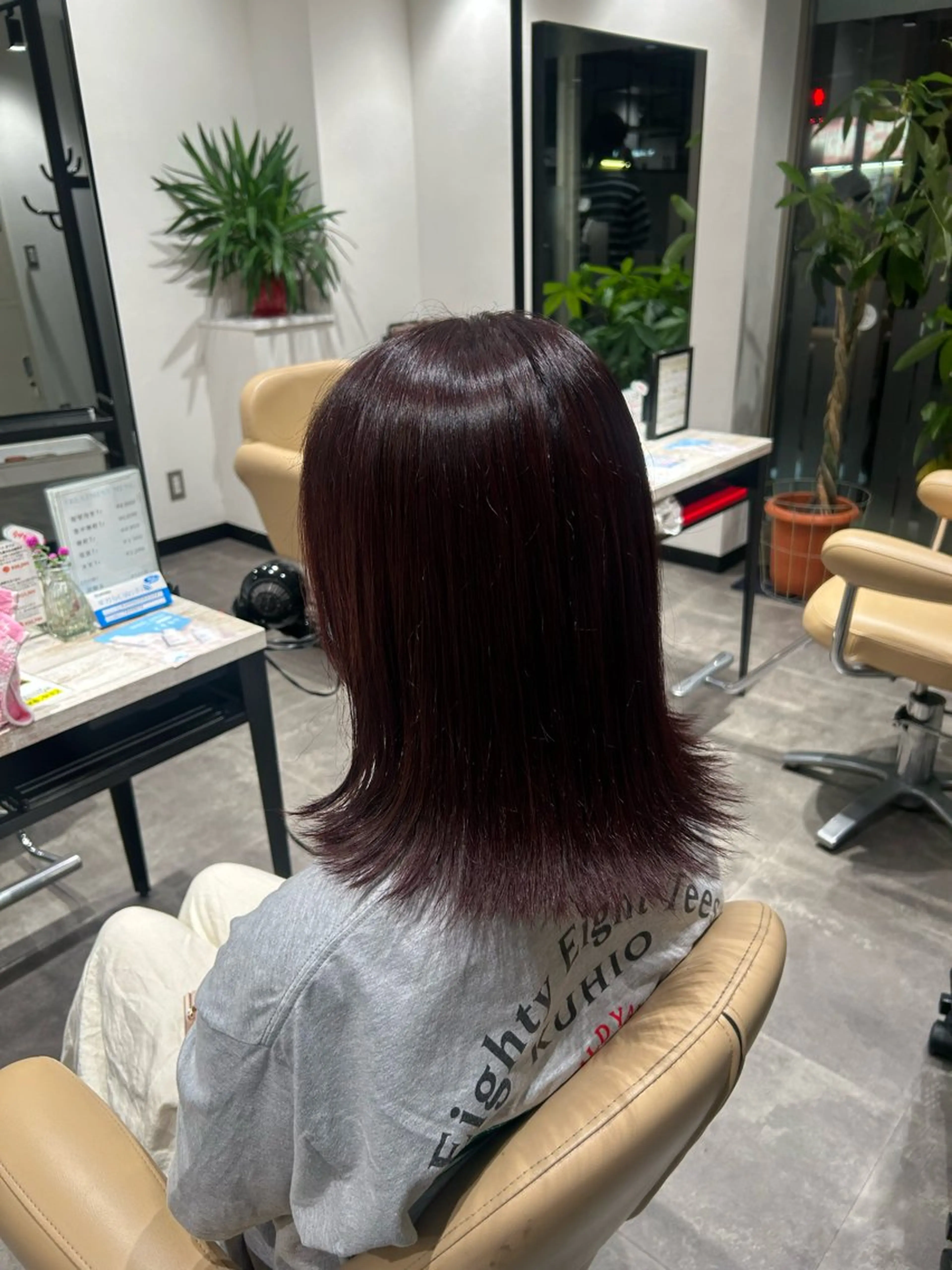 セミロング カラー レッドカラー 勝屋 有梨のヘアスタイル