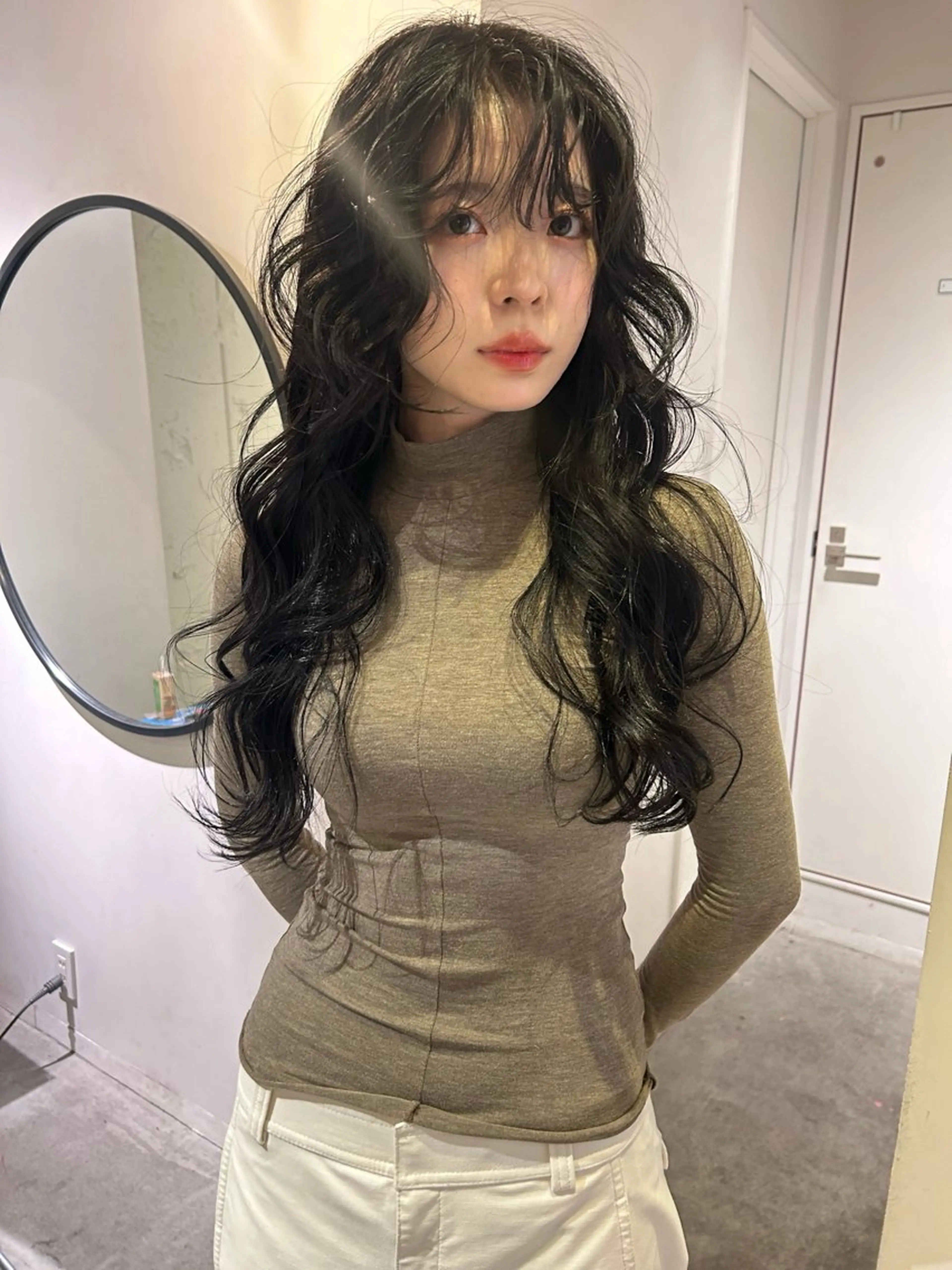 ロング カラー レイヤーカット カット ヘアカラー トリートメント Loom.所属・村上雅人 ナチュラルモードのヘアスタイル