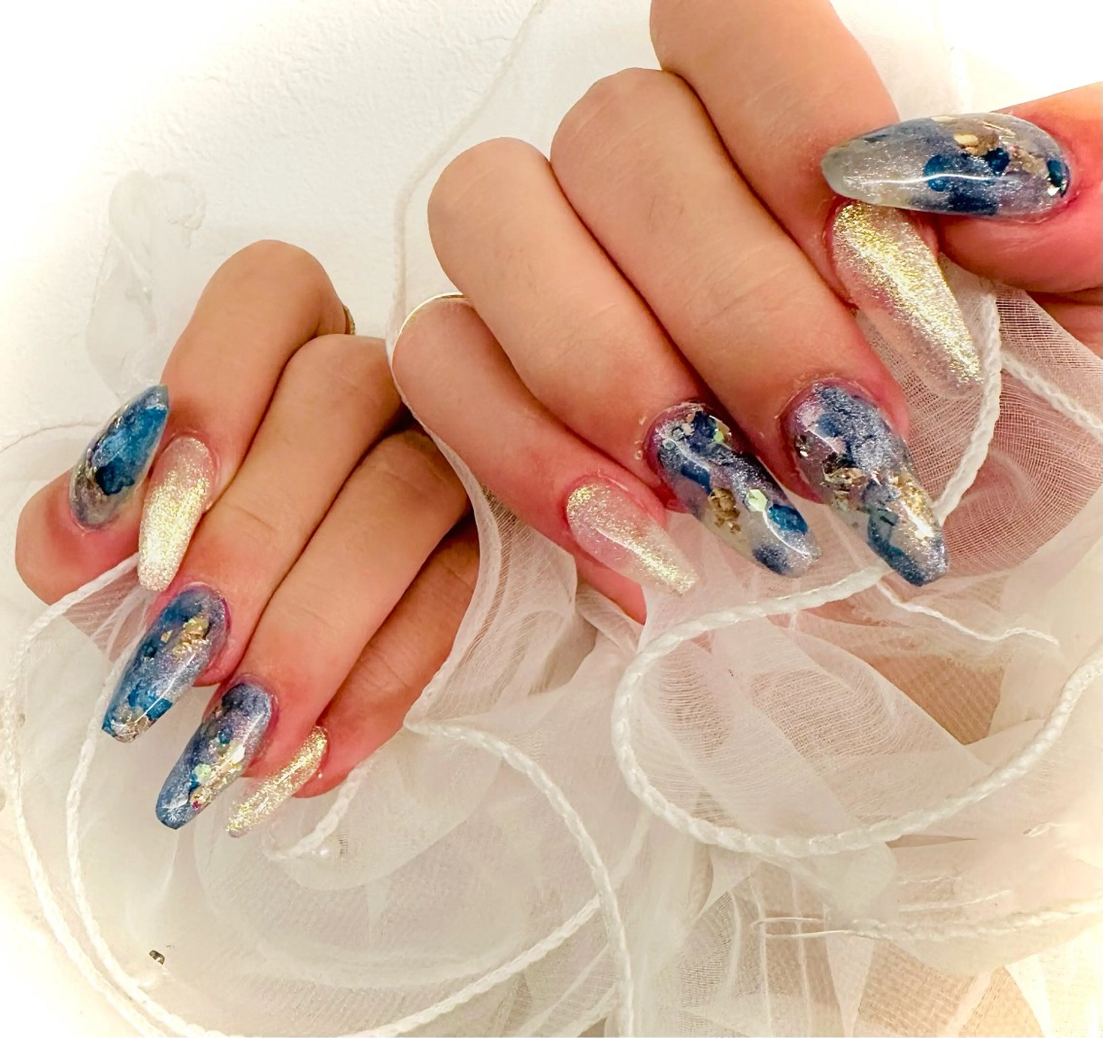 ネイル ブルー ゴールド ネイビー 冬ネイル ハンドネイル ネイルサロンエレノア所属・田端 笑理菜のネイルデザイン