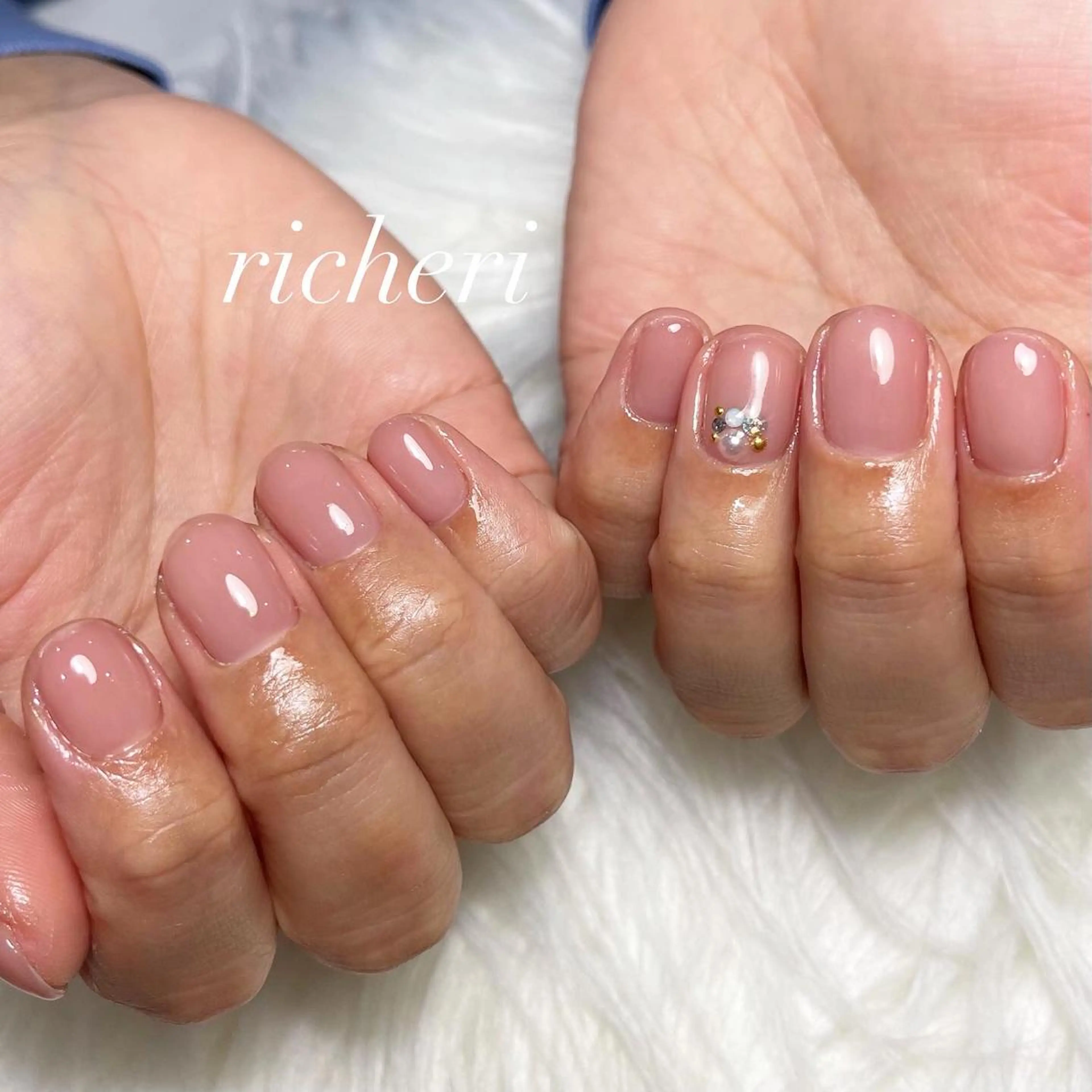 ミディアム ネイル 韓国風ヘア アートネイル フレンチネイル ジェルネイル ガラスフレンチ richeri beautyのエステ・リラクイメージ