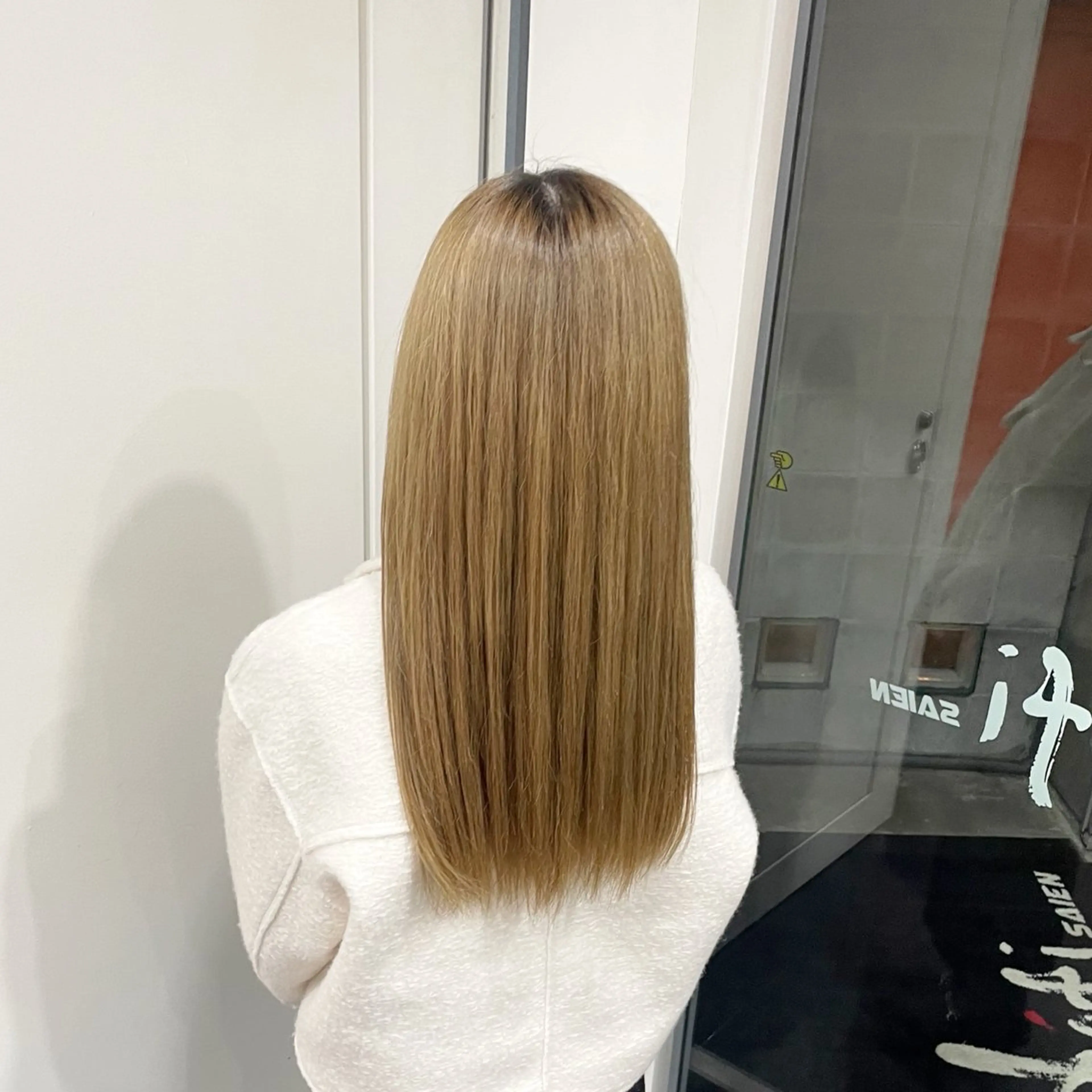 ロング ロング ✨ケアブリーチカラー ✨️透明感カラーのヘアスタイル