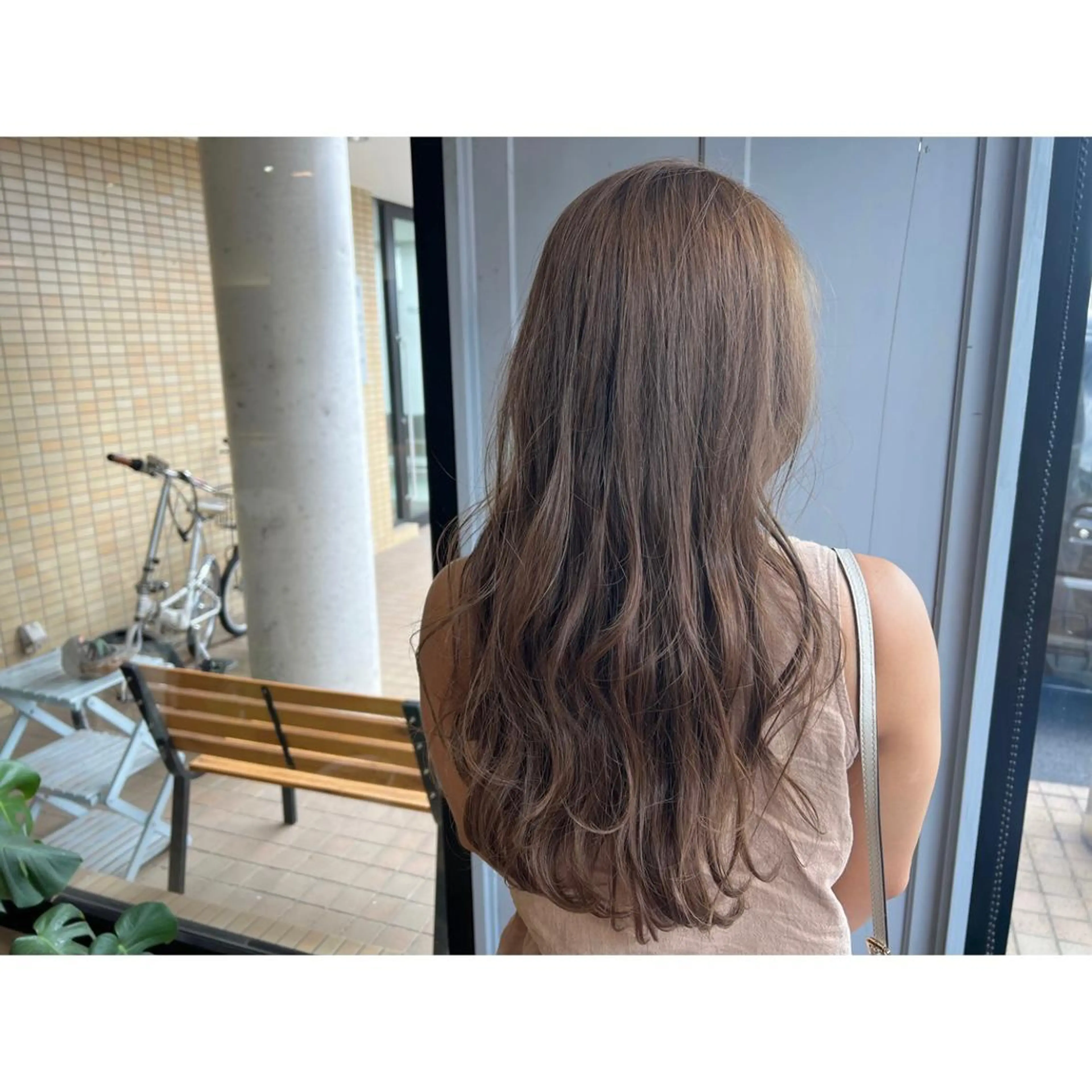 ロング カラー アッシュ ベージュカラー ツキダテ ユイのヘアスタイル