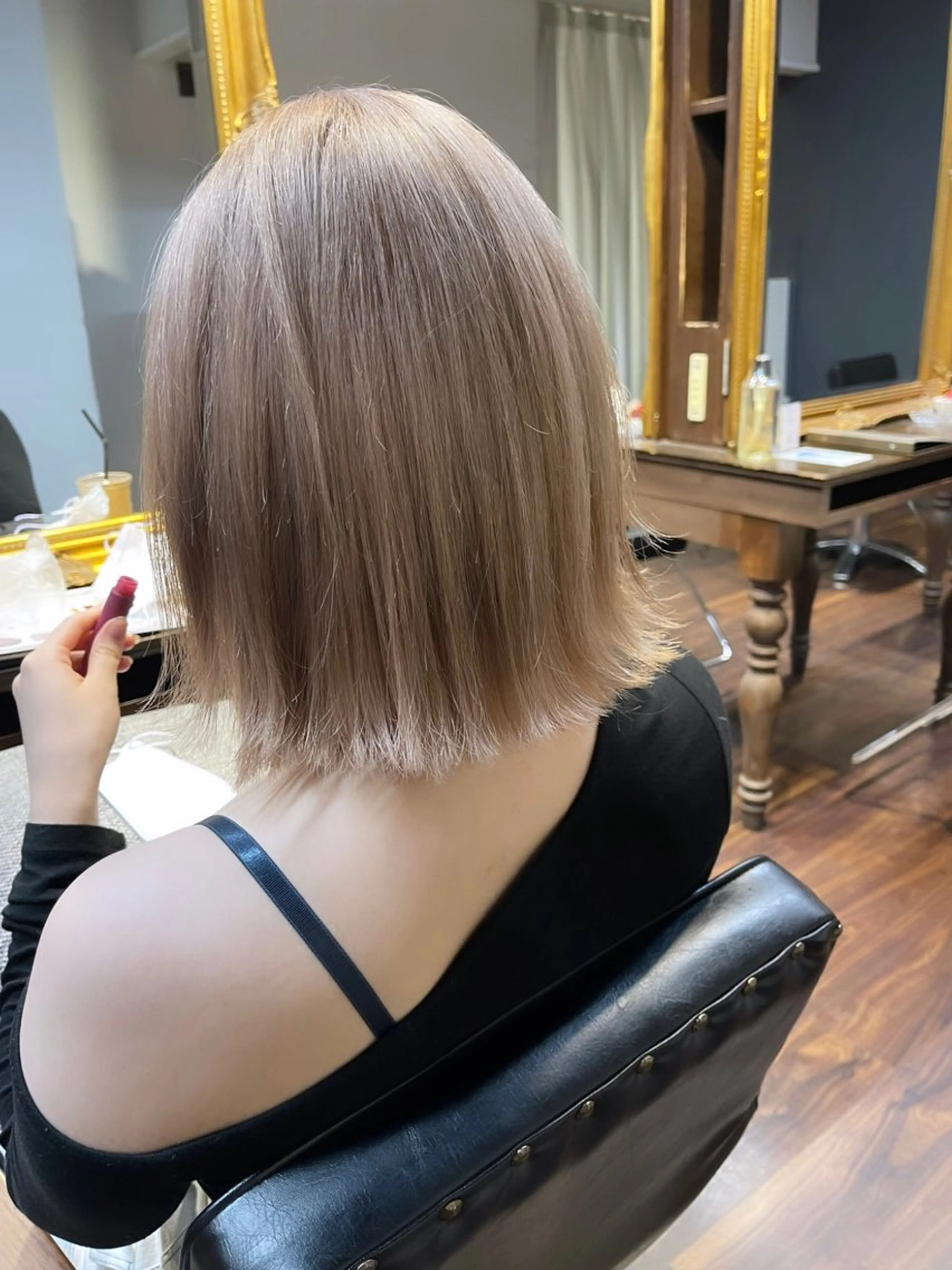 ロング カラー ヘアアレンジ ベージュカラー ブリーチ イヤリングカラー ハイトーンカラー ミルクティーベージュ カット ヘアカラー トリートメント 髪質改善/縮毛矯正 ダブルカラー/Youのヘアスタイル