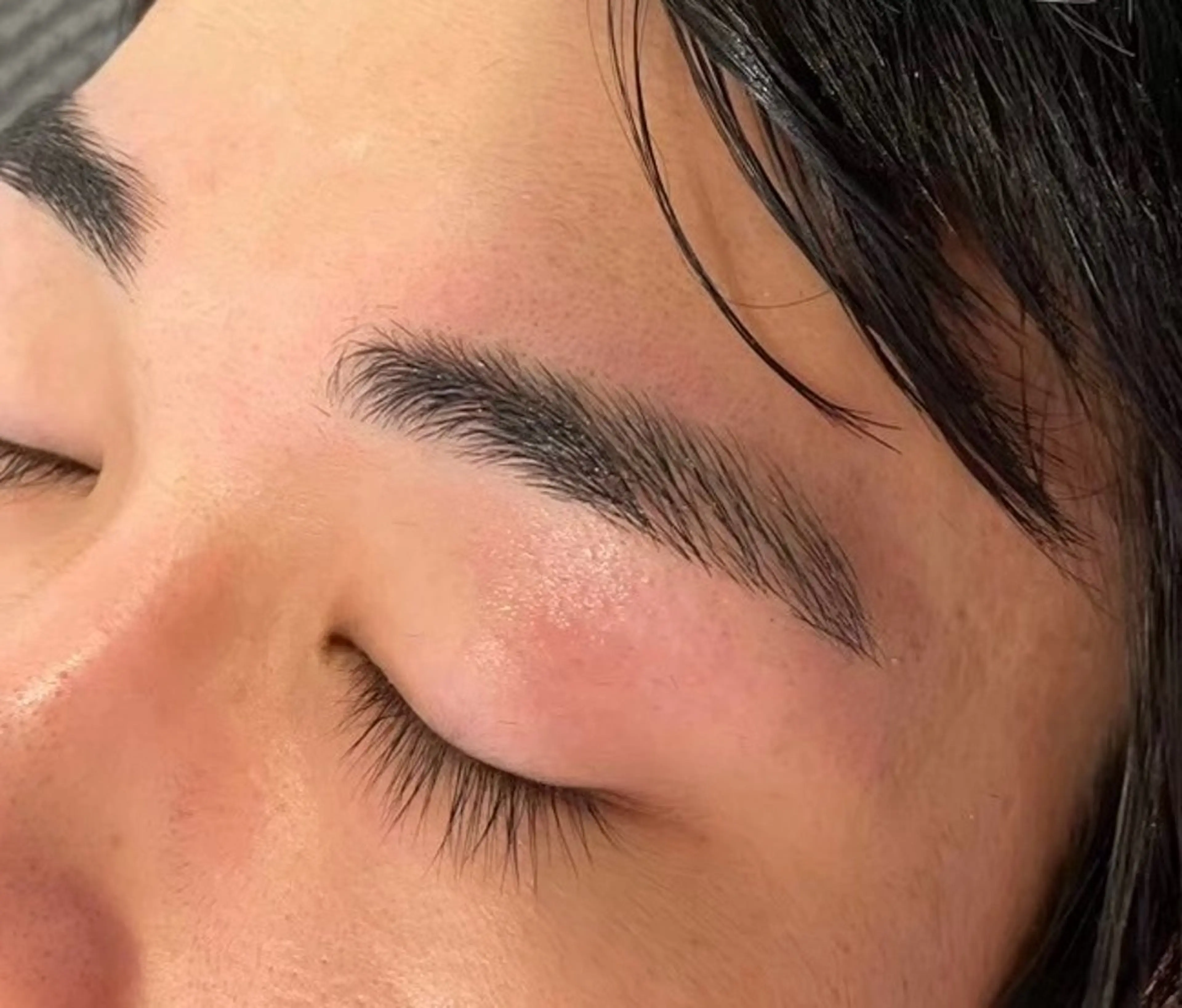 眉毛カットの写真