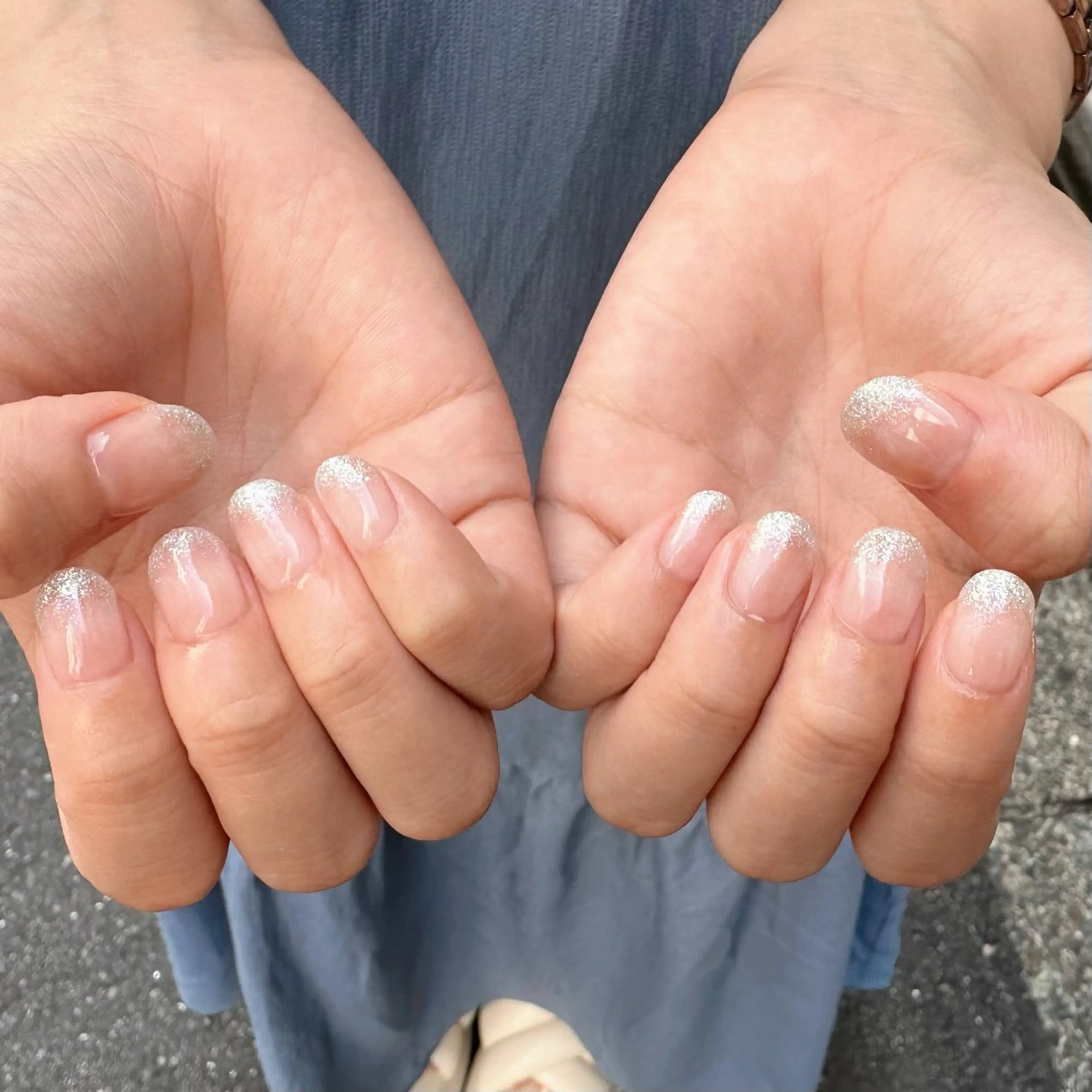 ネイル ブルー グラデーション ラメ(グリッター) ラメグラデーション erinca nail所属・圦本 有紀のネイルデザイン