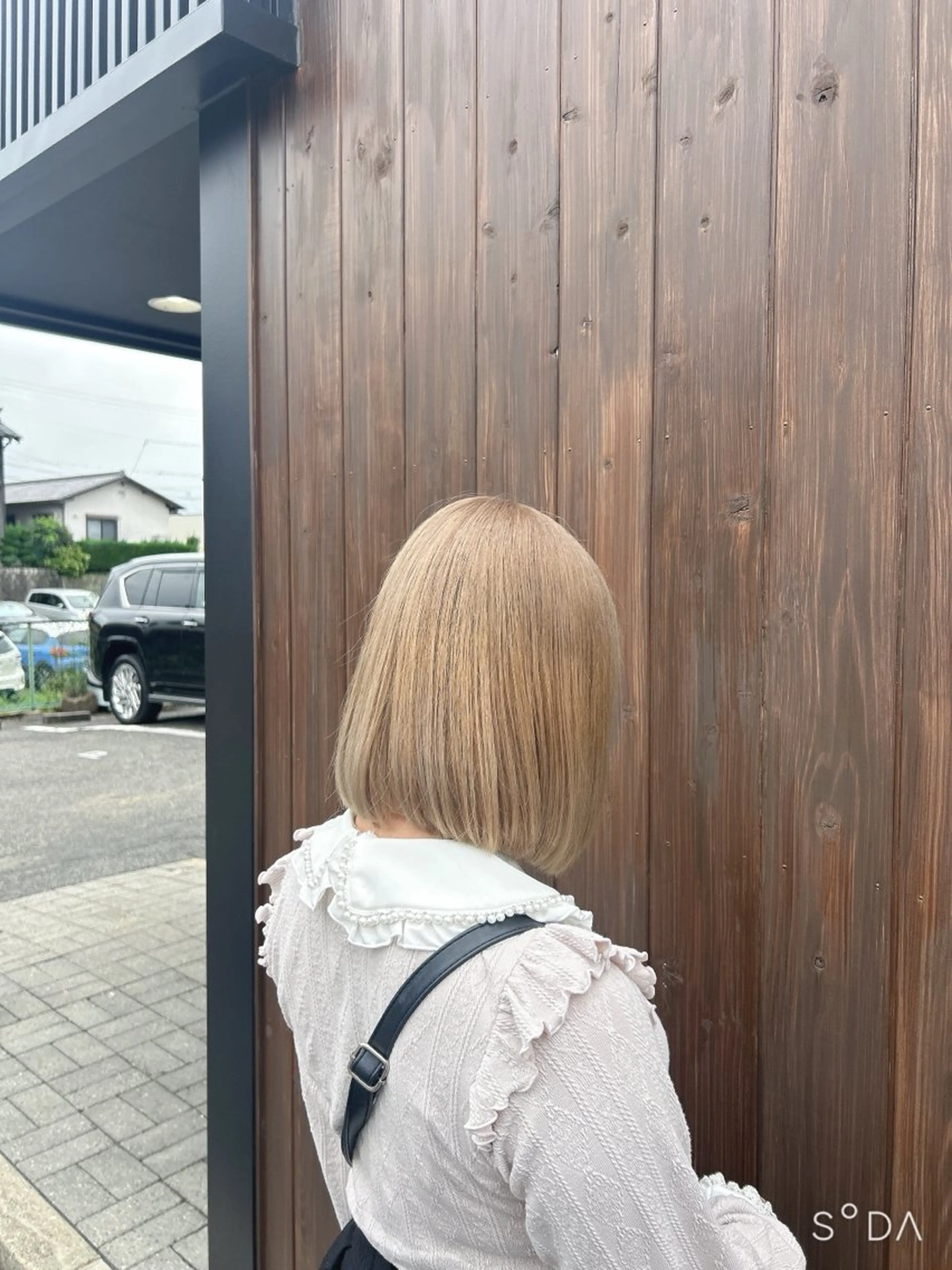 ミディアム カラー ベージュカラー ブリーチ ハイトーンカラー ミルクティーベージュ ヘアカラー トリートメント cherir所属・藤井 美陽のヘアスタイル