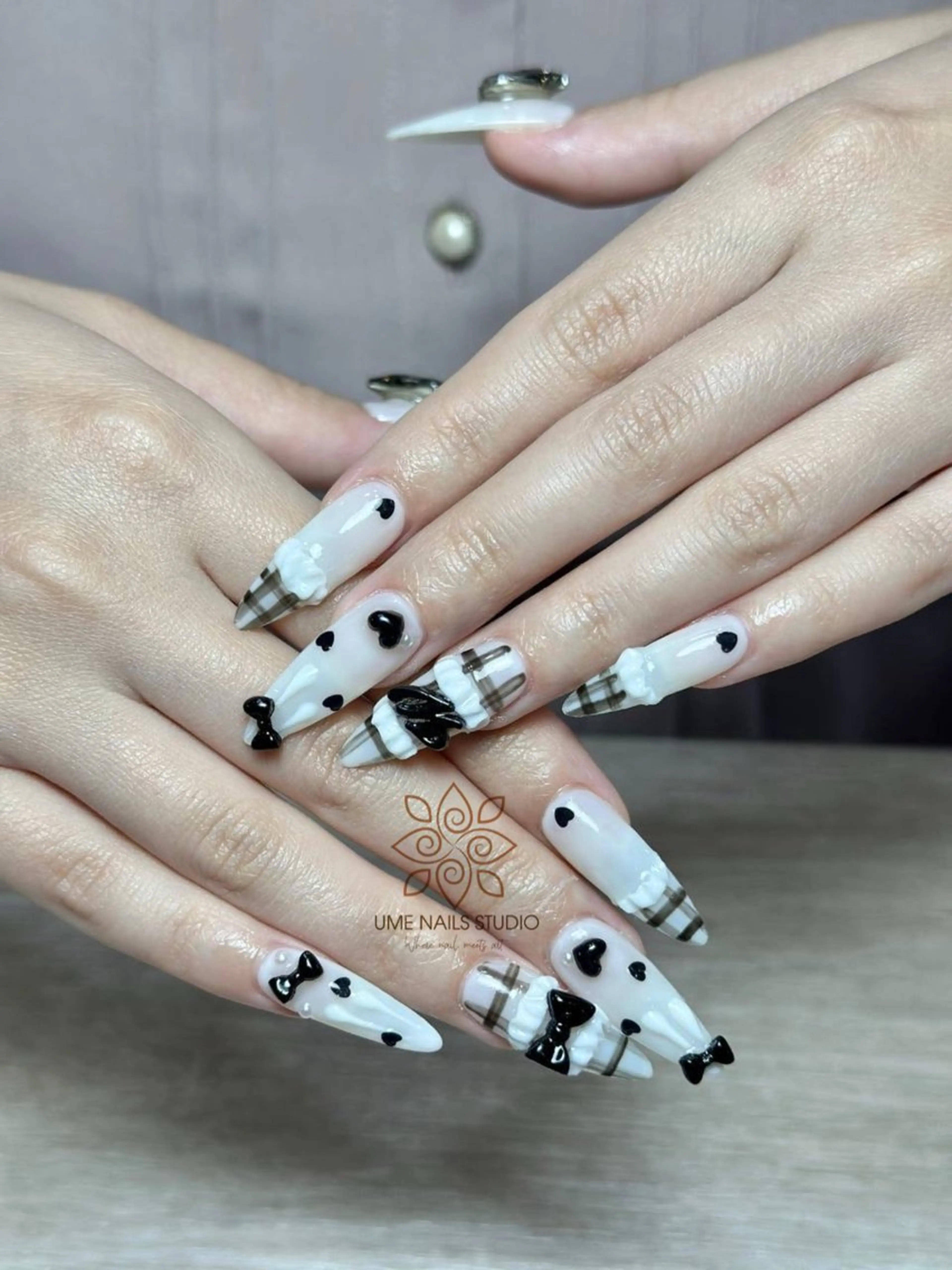 ネイル チークネイル クリアネイル ガーリー キラキラネイル 韓国ネイル ハンドネイル Ume Nail Studioのネイルデザイン