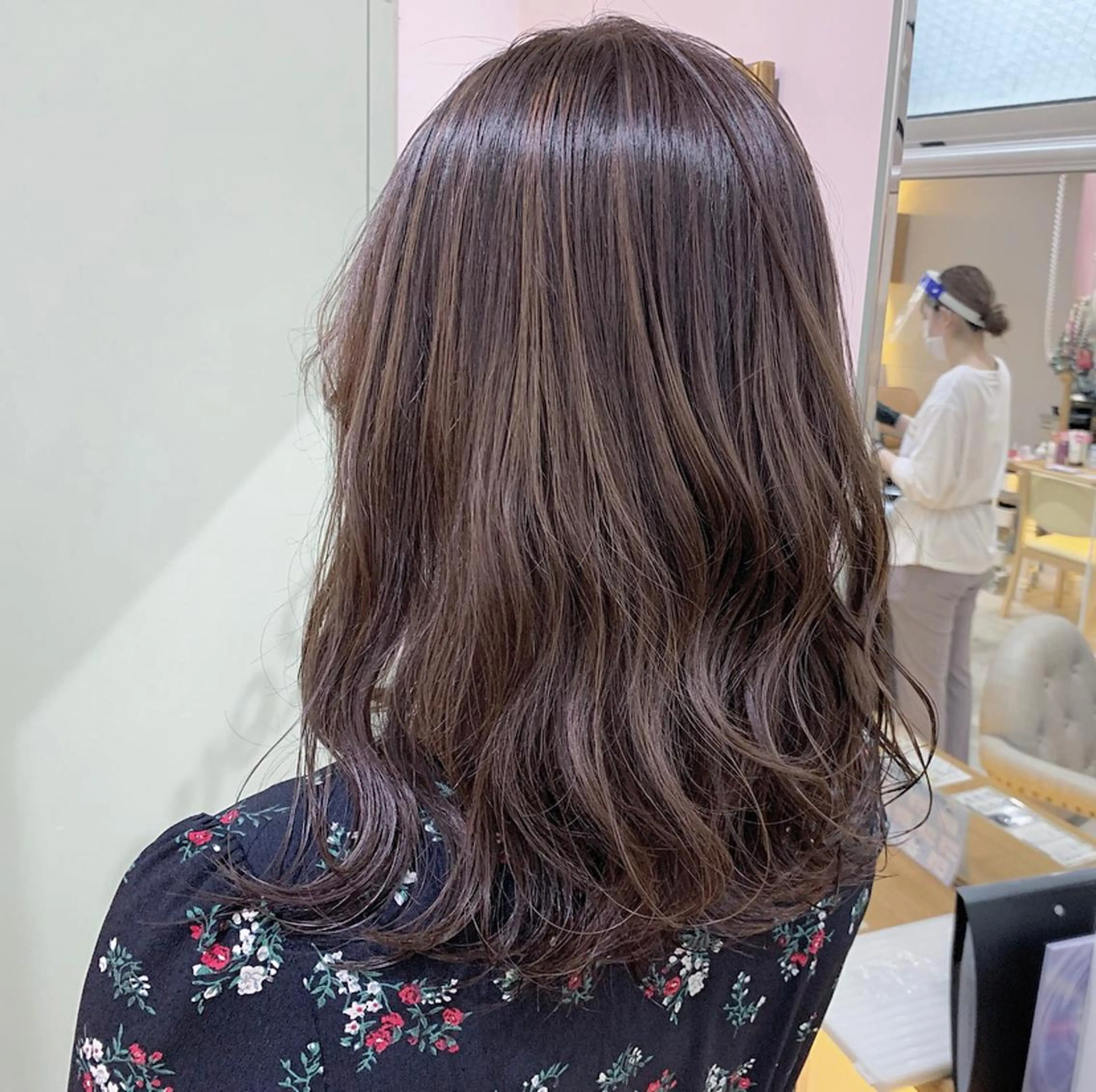 ミディアム カラー ベージュカラー ハイライトカラー ラベンダーカラー ラベンダーベージュ ハイライト カット ヘアカラー トリートメント friity所属・🕊️ HONOKAのヘアスタイル